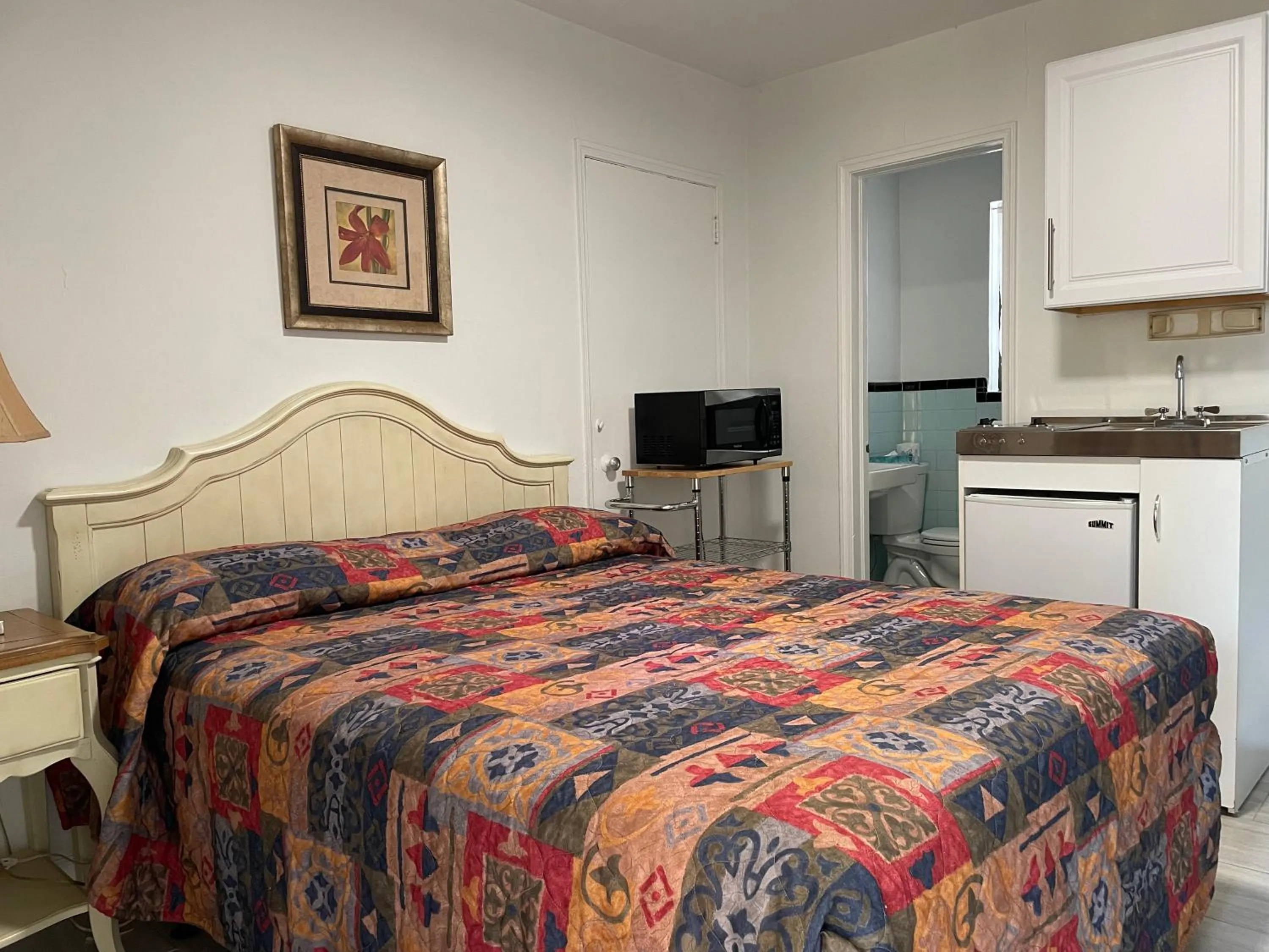 Bed in Shell Motel Hollywood