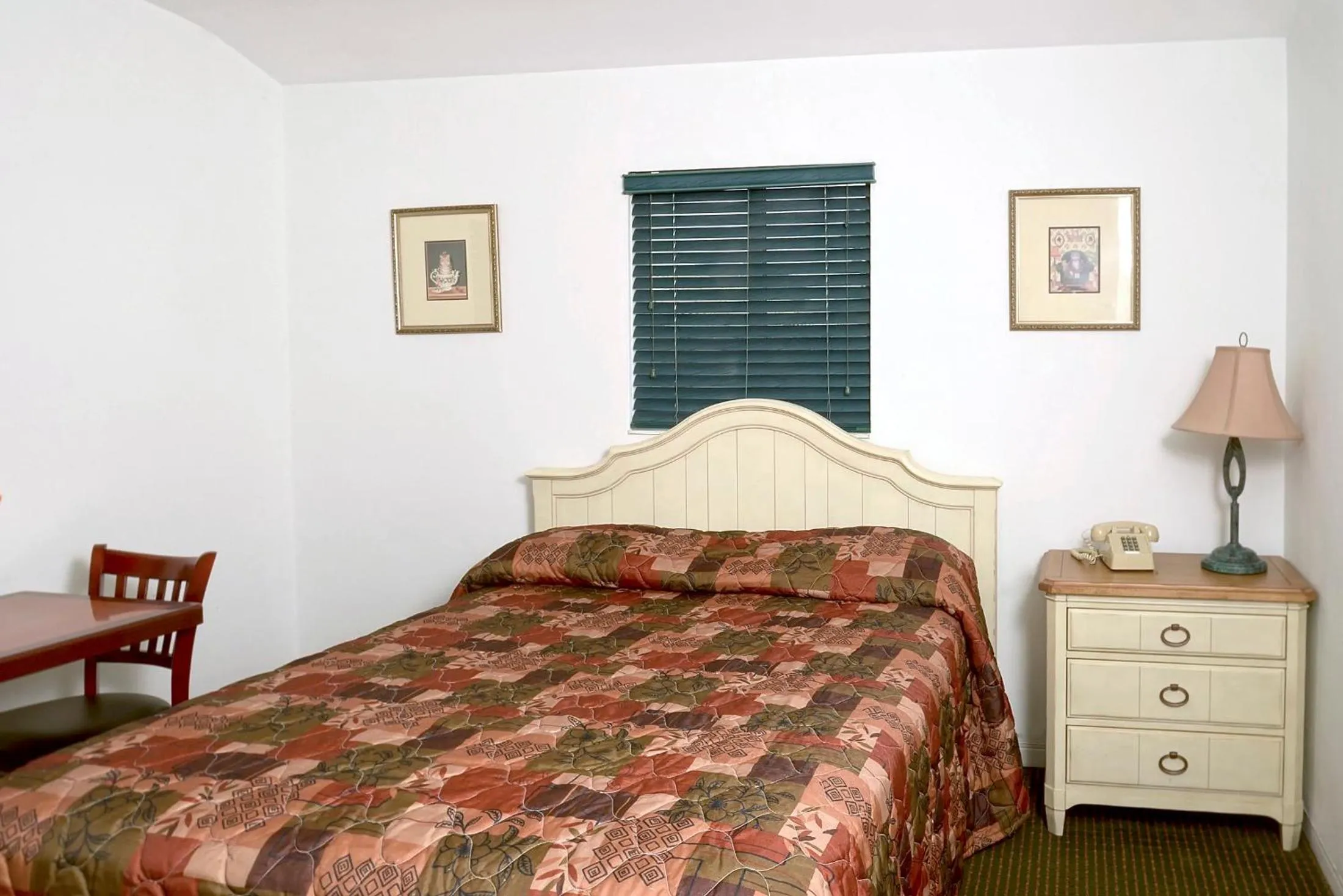 Bed in Shell Motel Hollywood