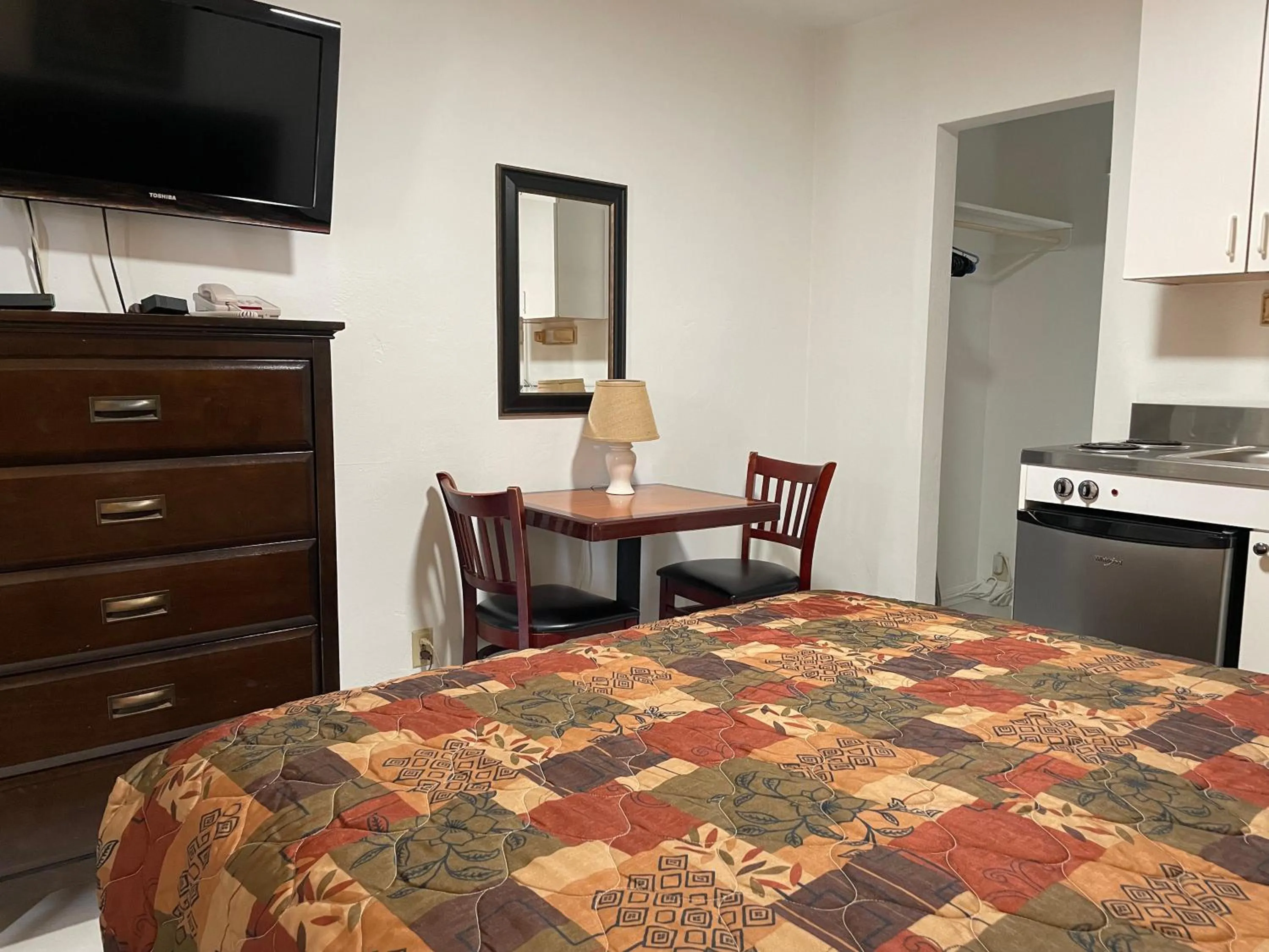 Bed in Shell Motel Hollywood