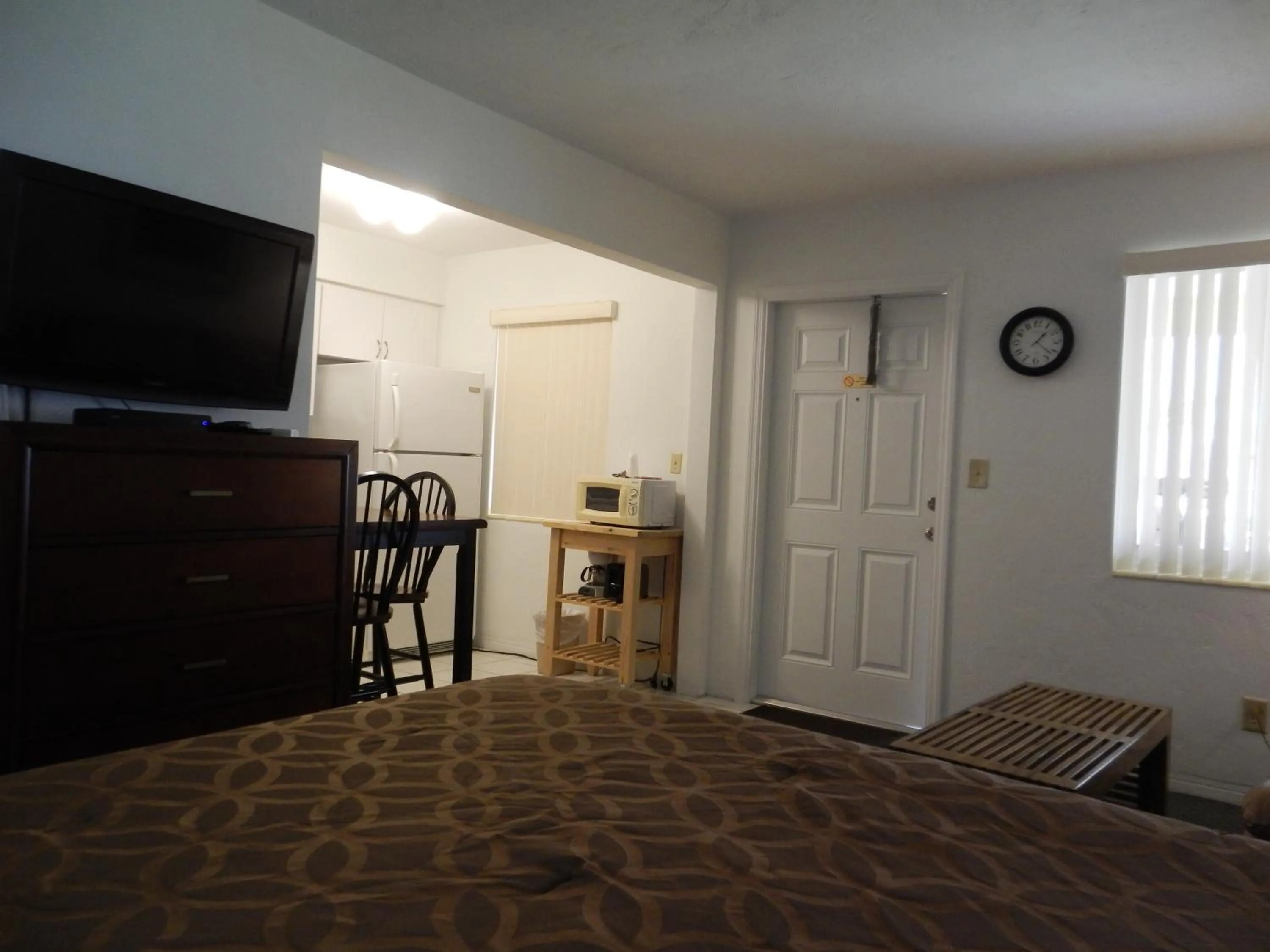 Bed in Shell Motel Hollywood