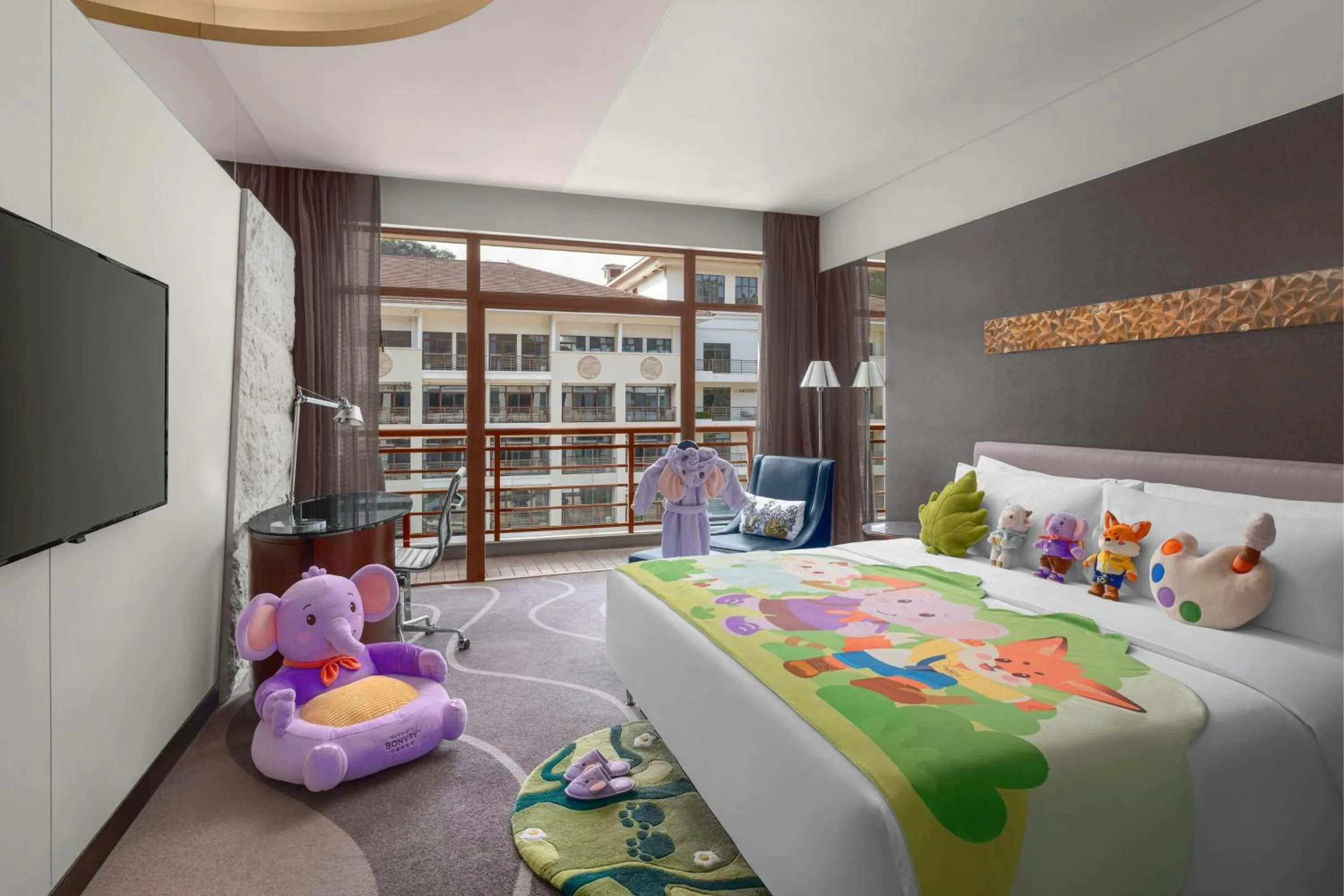 Photo of the whole room, Bed in Le Méridien Xiamen