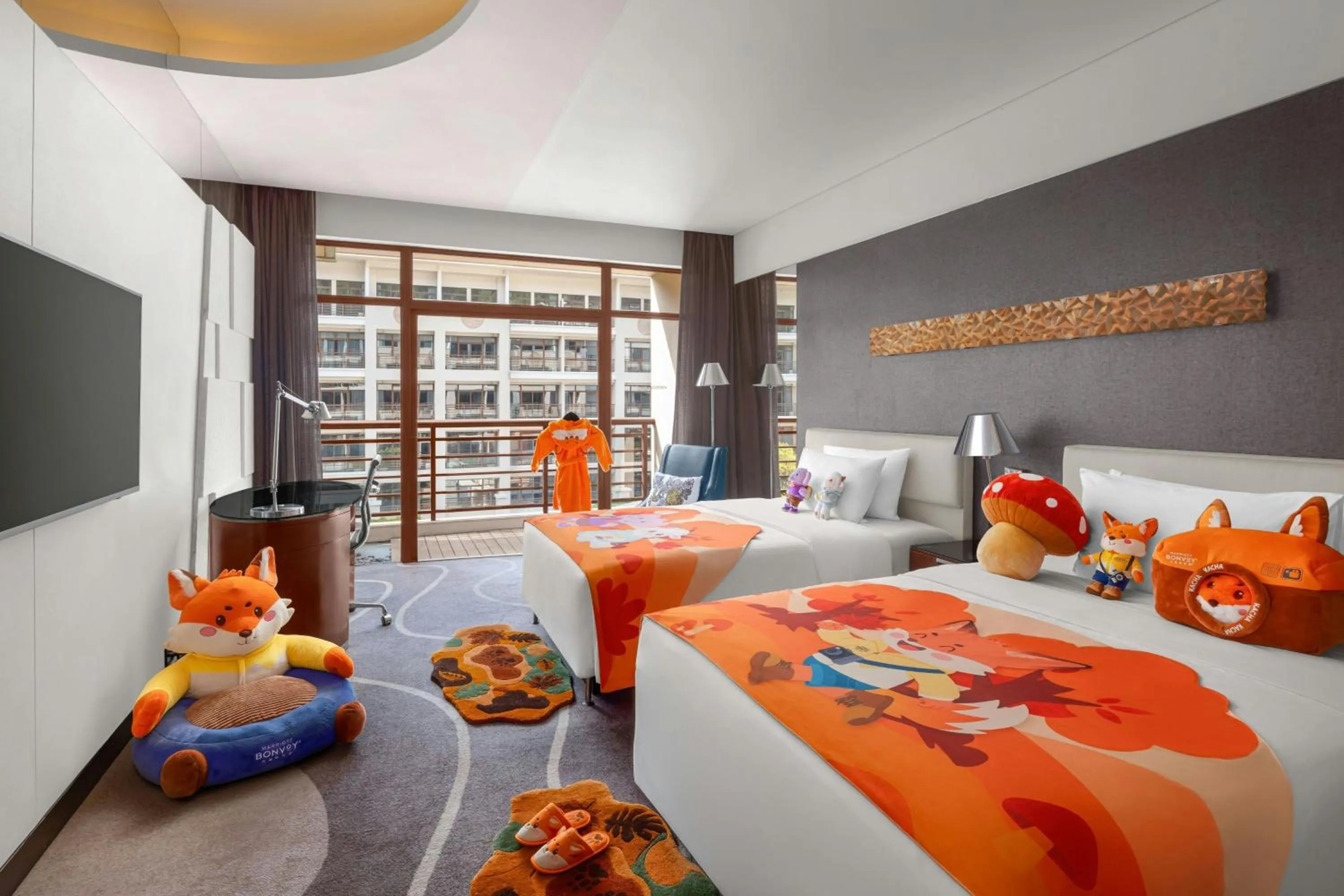 Photo of the whole room, Bed in Le Méridien Xiamen