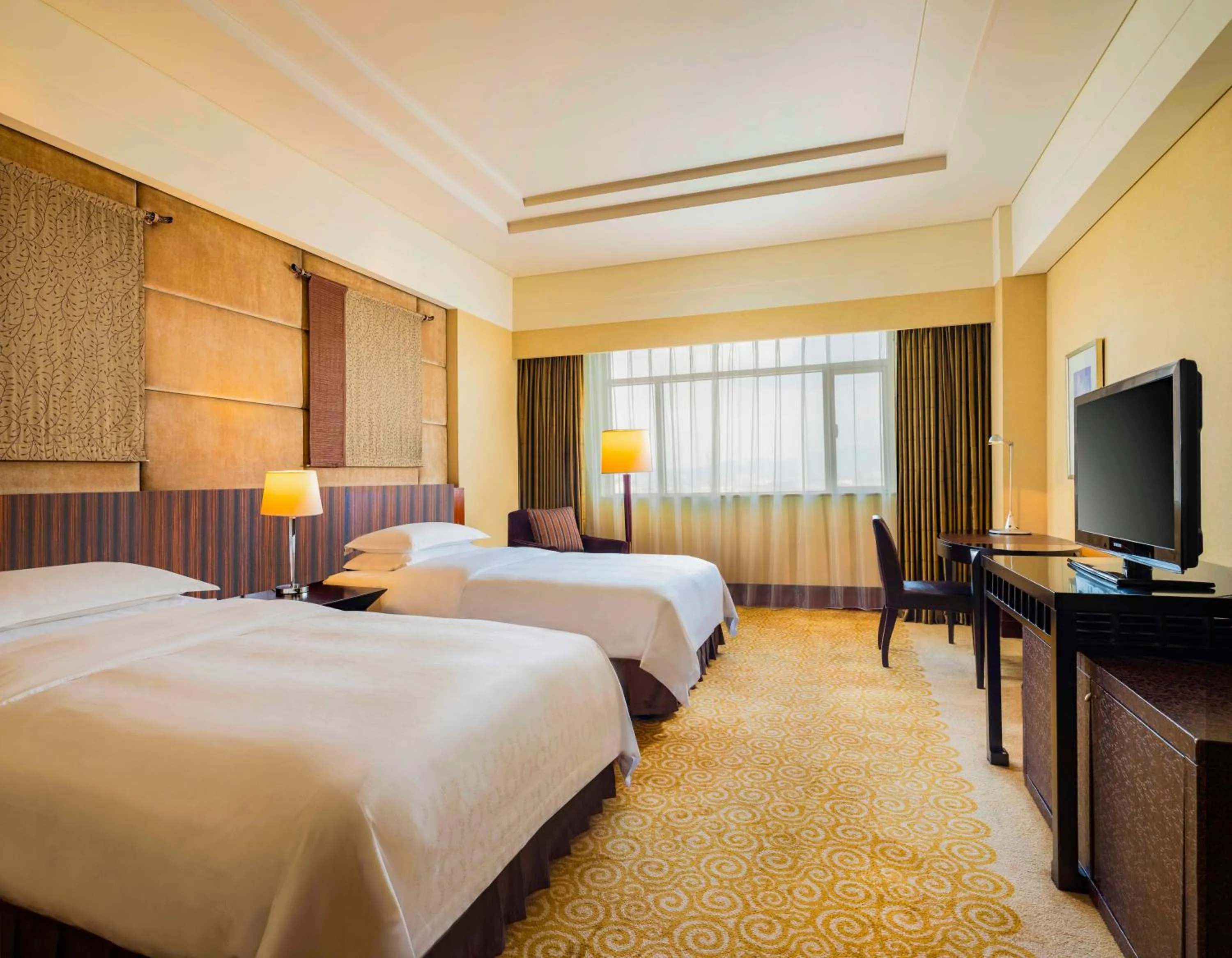 Bedroom, Bed in Sheraton Dongguan Hotel