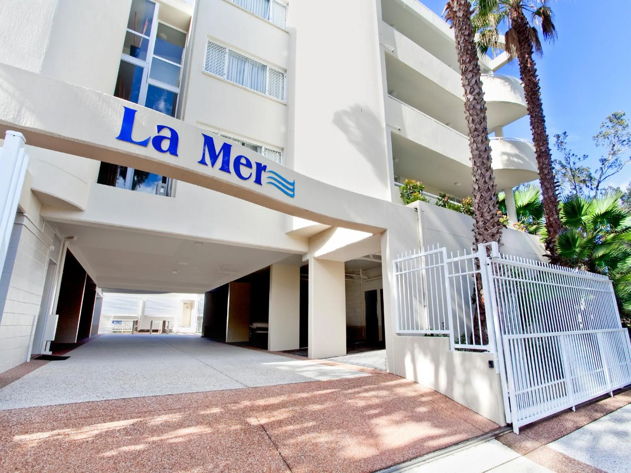 Facade/entrance in La Mer Sunshine Beachfront