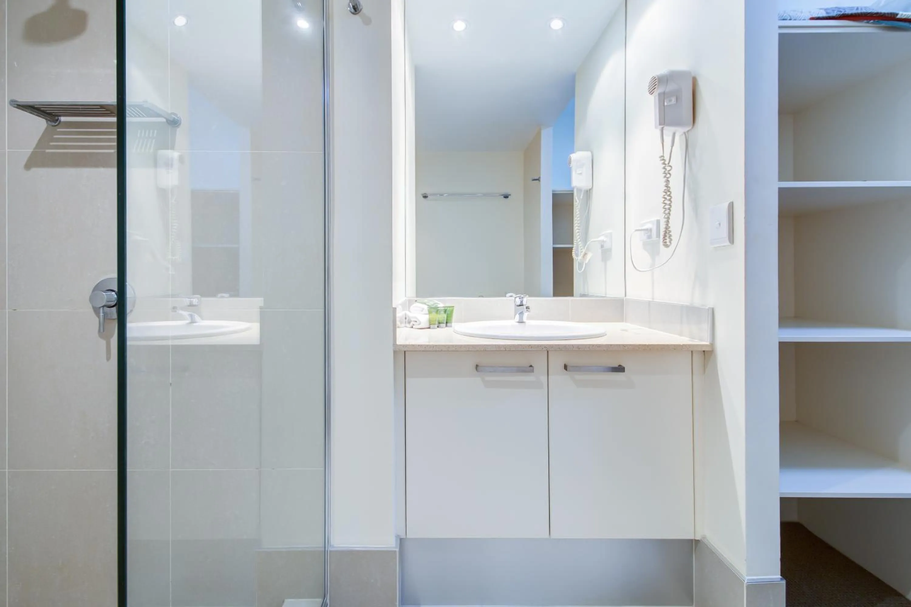 Bathroom in La Mer Sunshine Beachfront