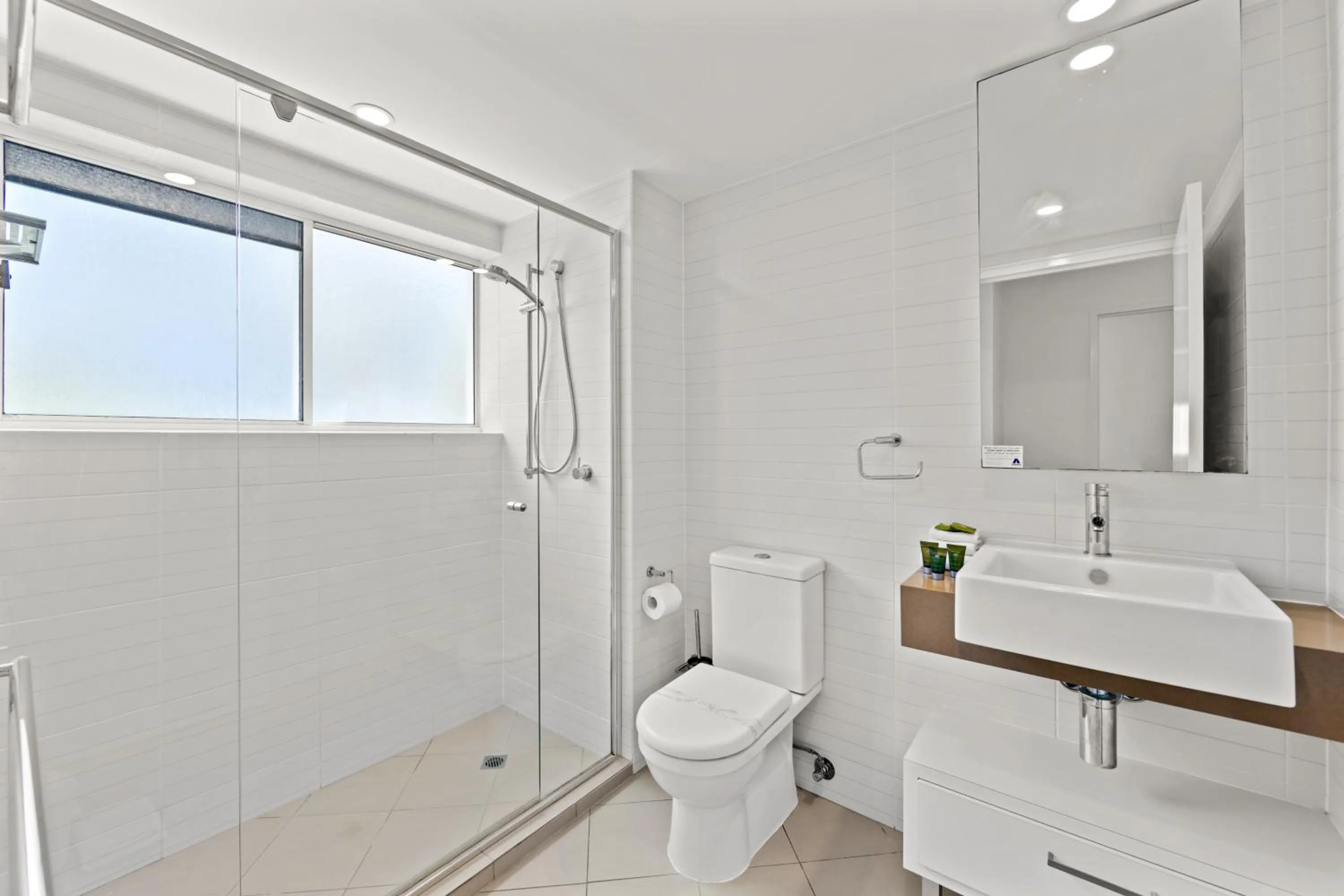 Shower in La Mer Sunshine Beachfront