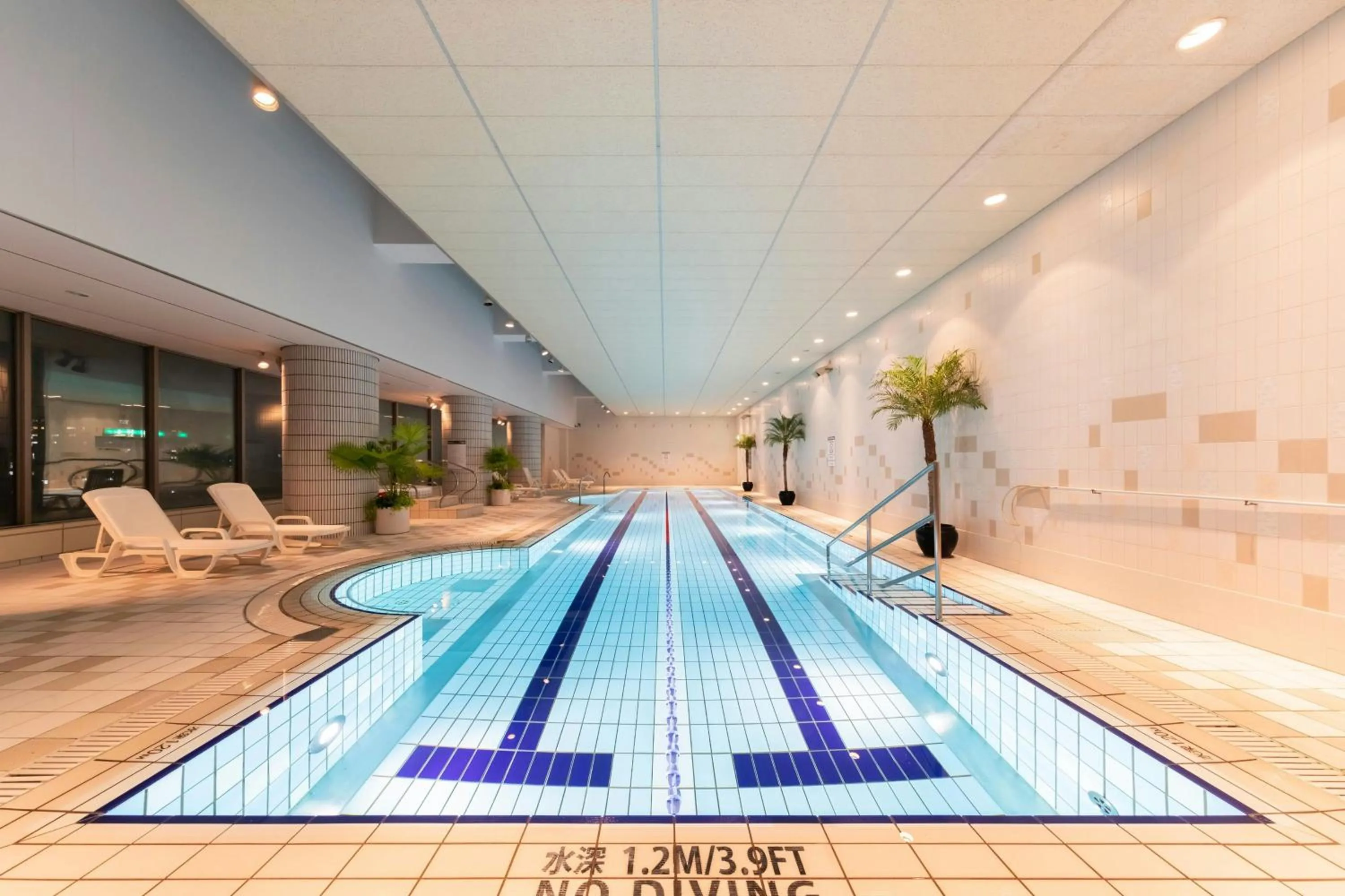 Swimming pool in The Westin Osaka