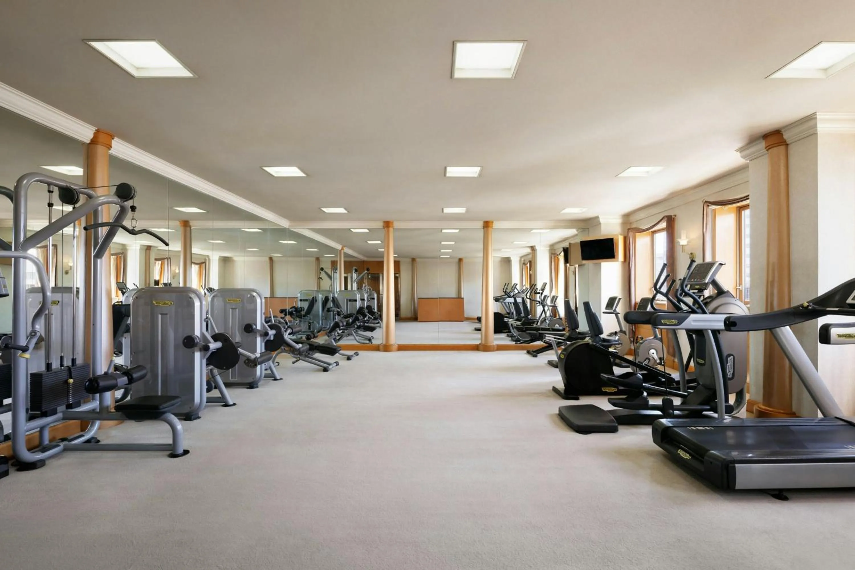 Fitness centre/facilities in The Westin Osaka