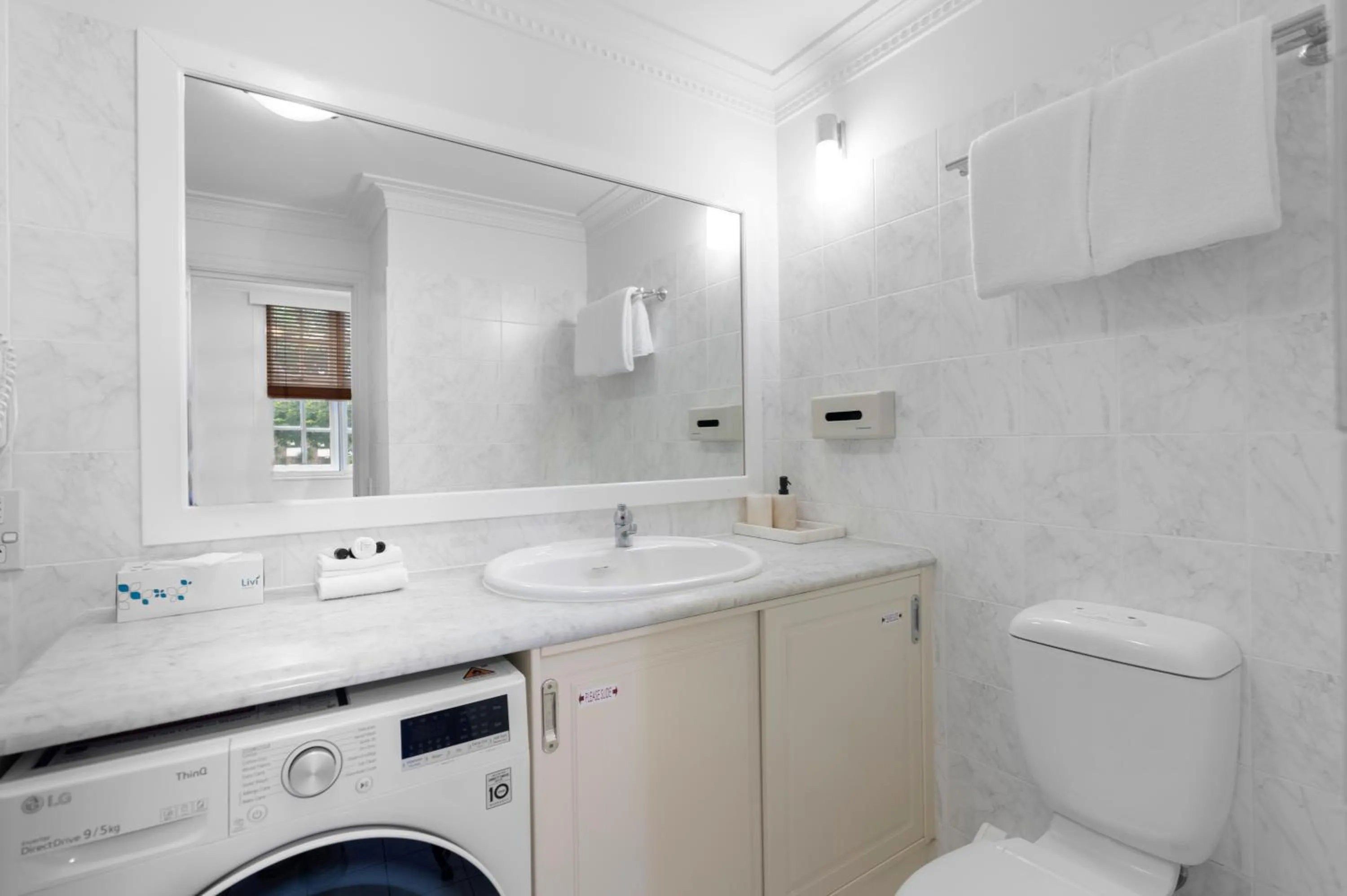 Toilet in Rothbury Hotel