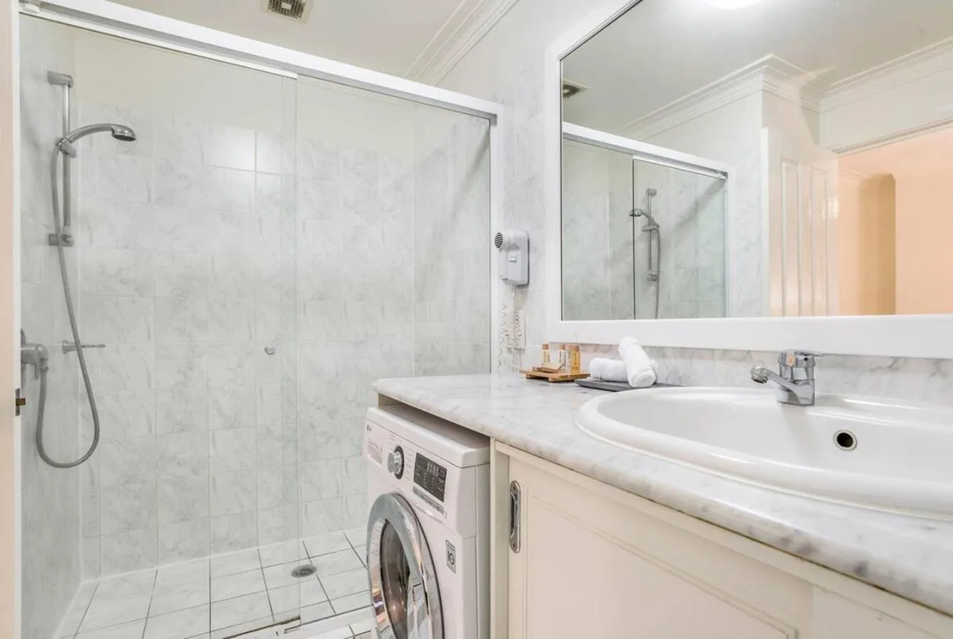 Shower in Rothbury Hotel