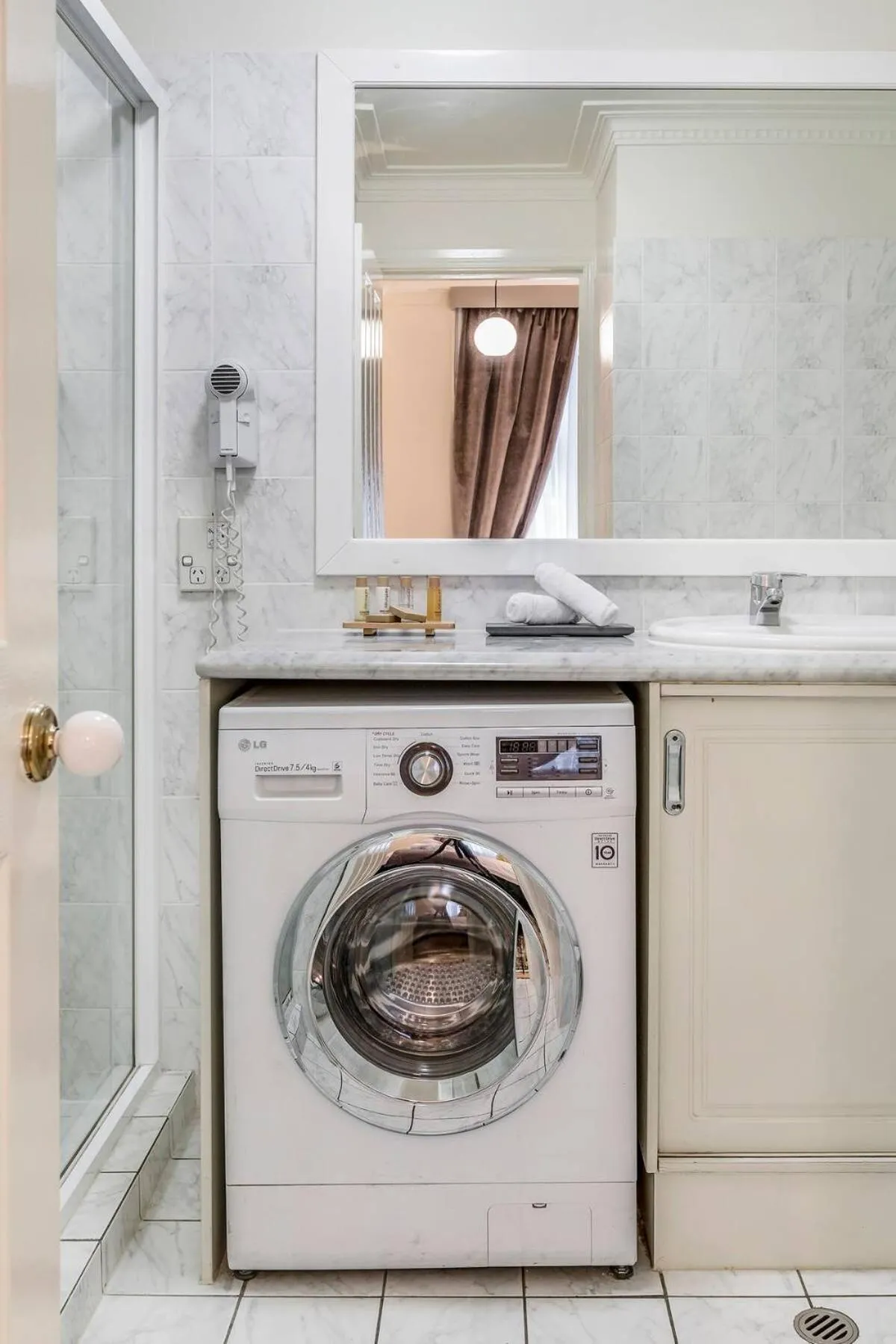 washing machine in Rothbury Hotel