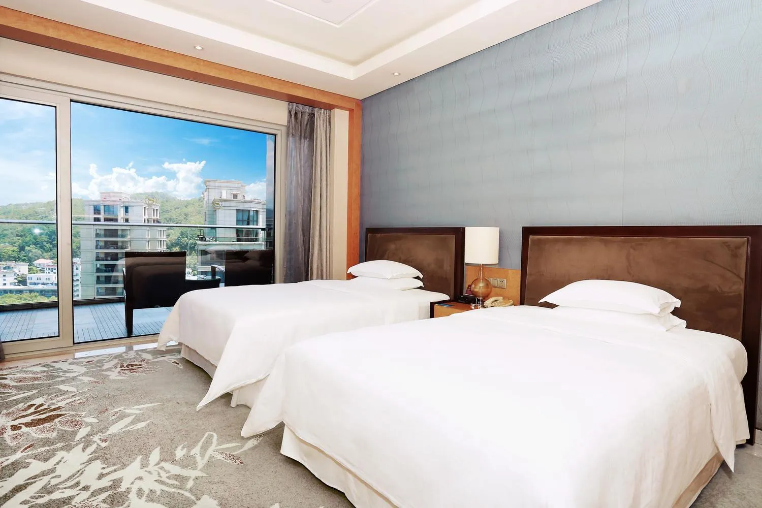 Photo of the whole room, Bed in Sheraton Qiandao Lake Resort