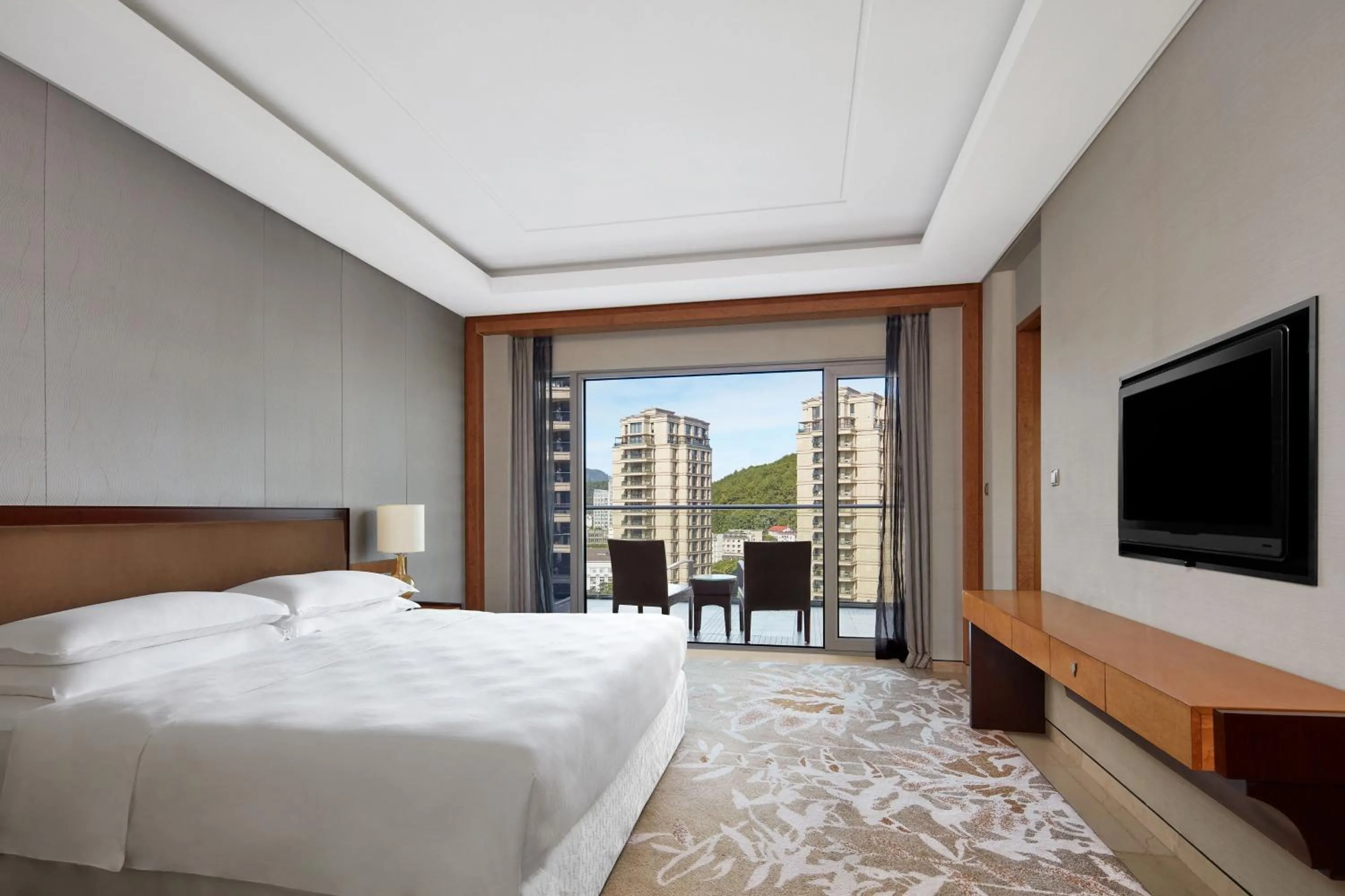 Photo of the whole room, Bed in Sheraton Qiandao Lake Resort