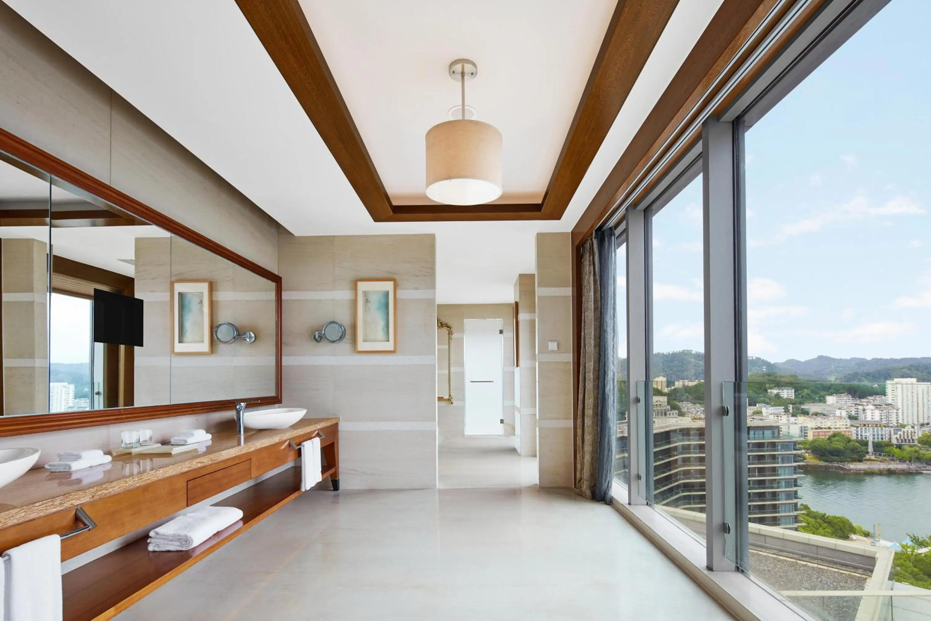 Bathroom, Bed in Sheraton Qiandao Lake Resort