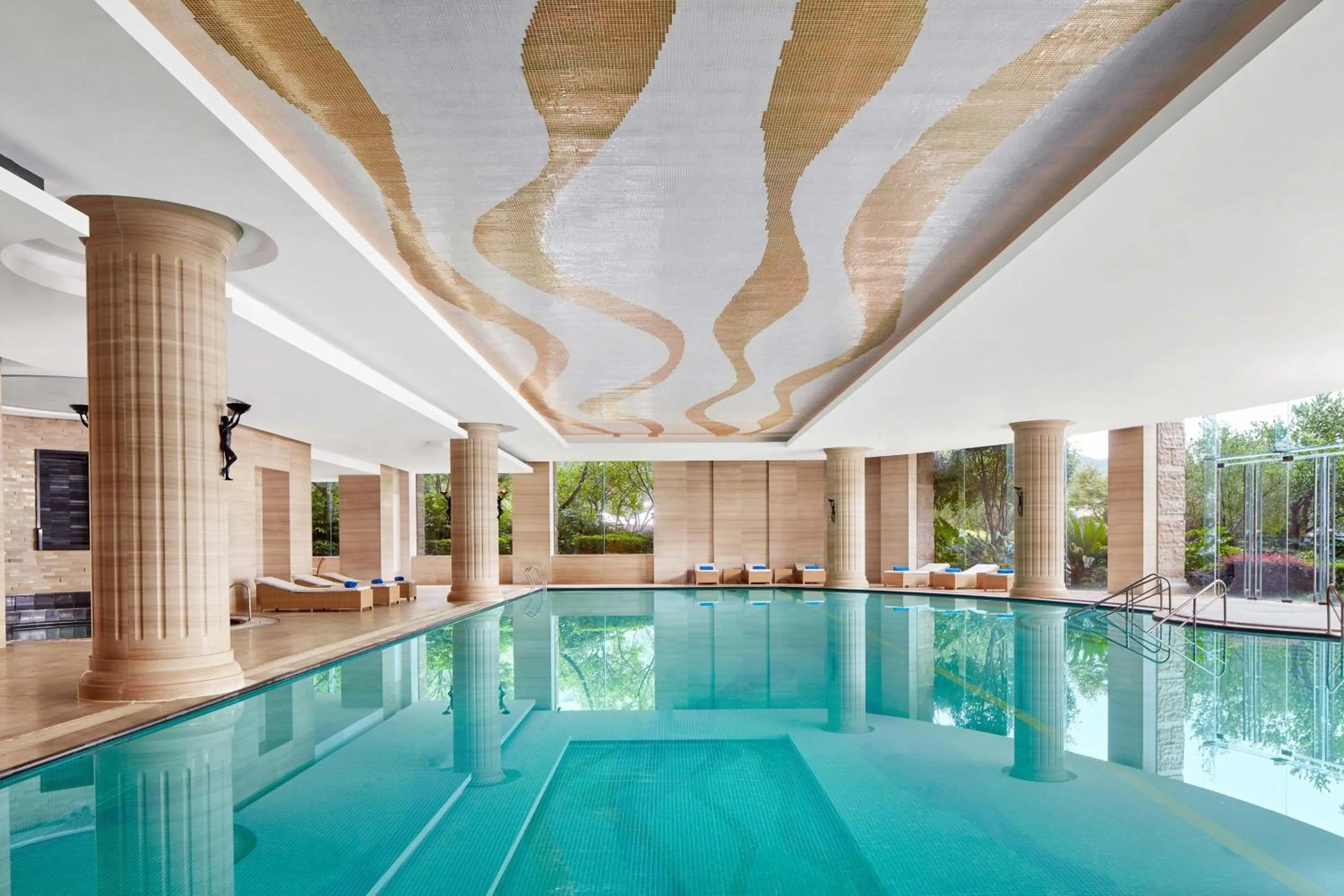 Swimming pool in Sheraton Qiandao Lake Resort