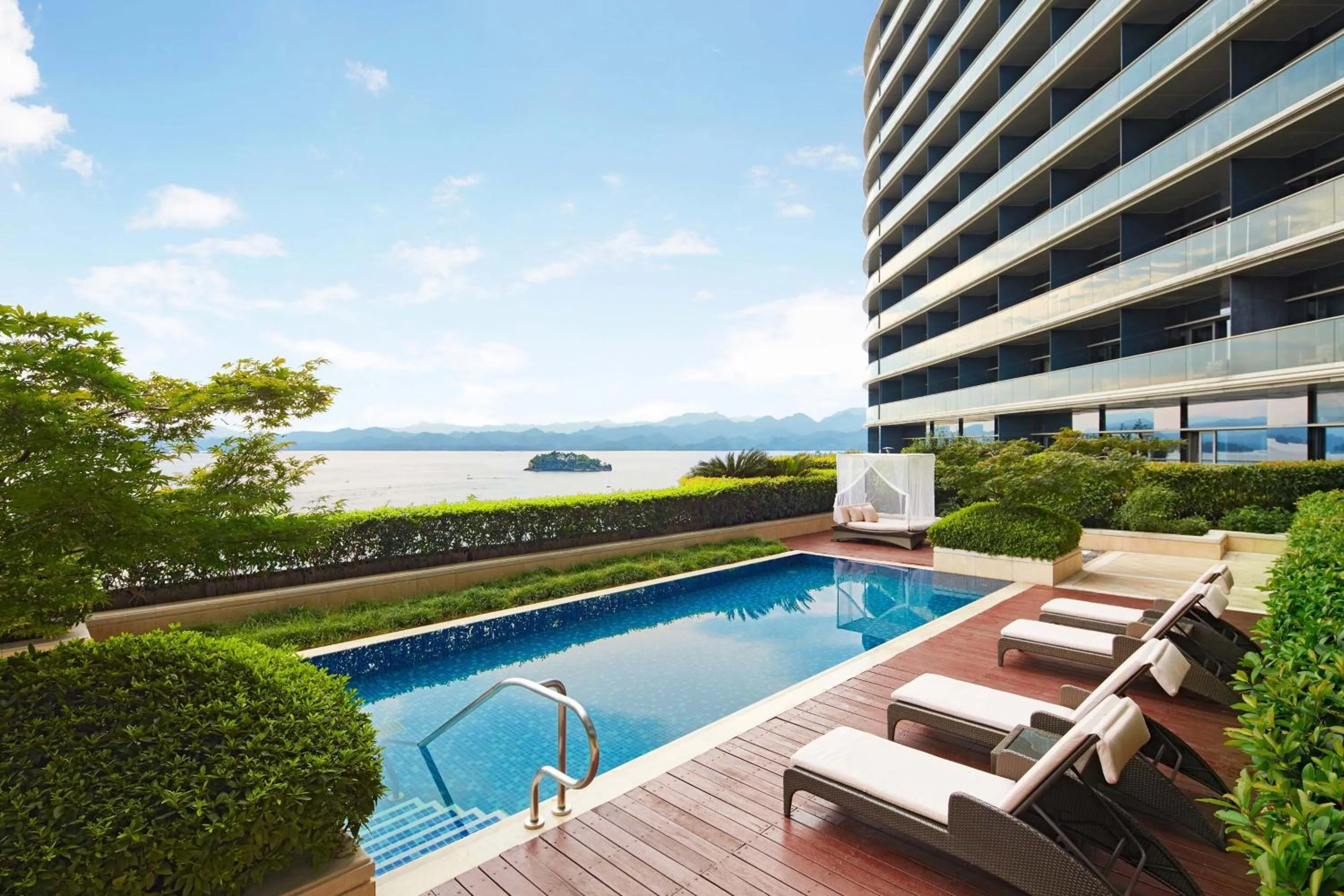 Swimming pool in Sheraton Qiandao Lake Resort