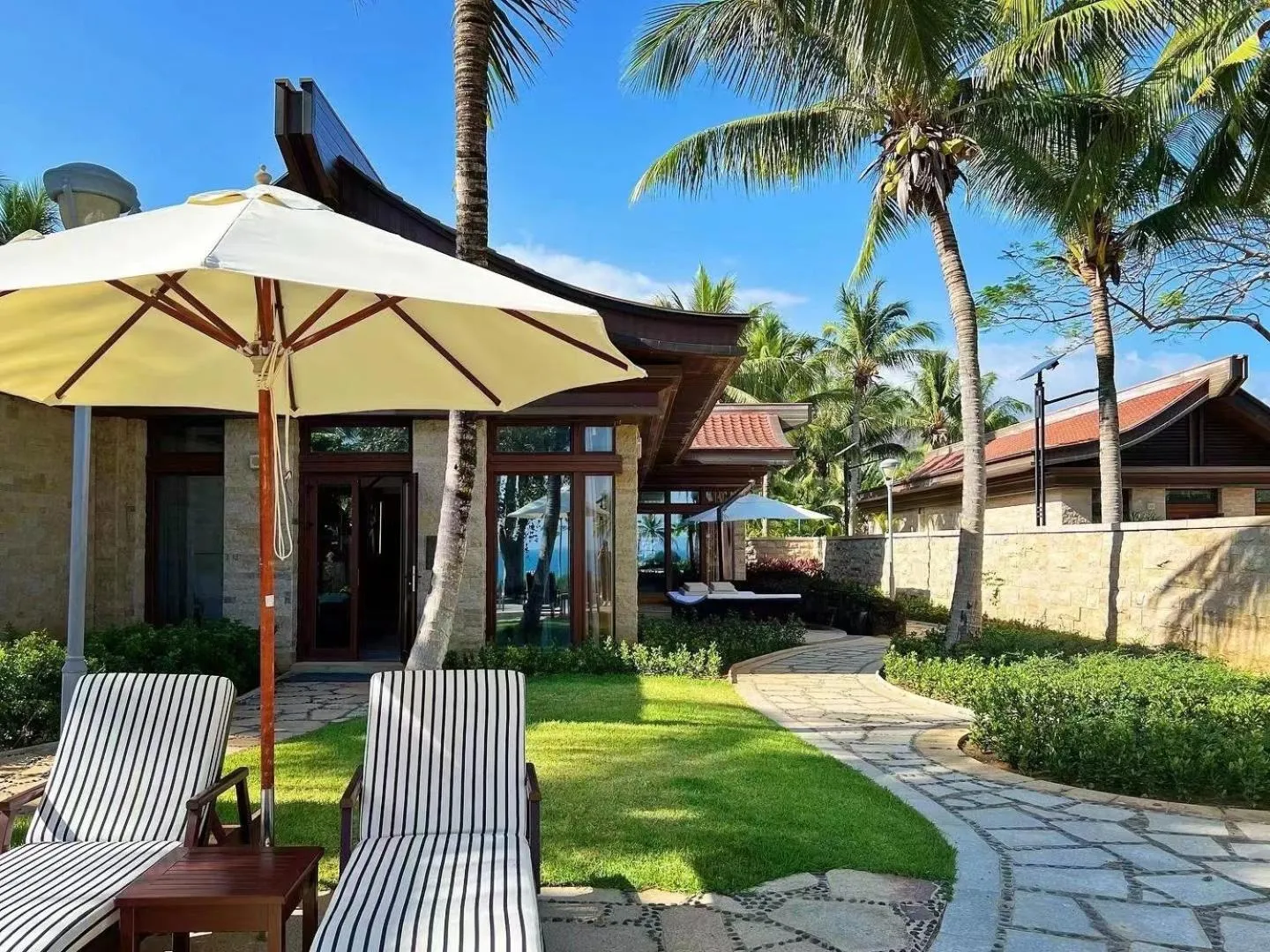Inner courtyard view in The St. Regis Sanya Yalong Bay Resort