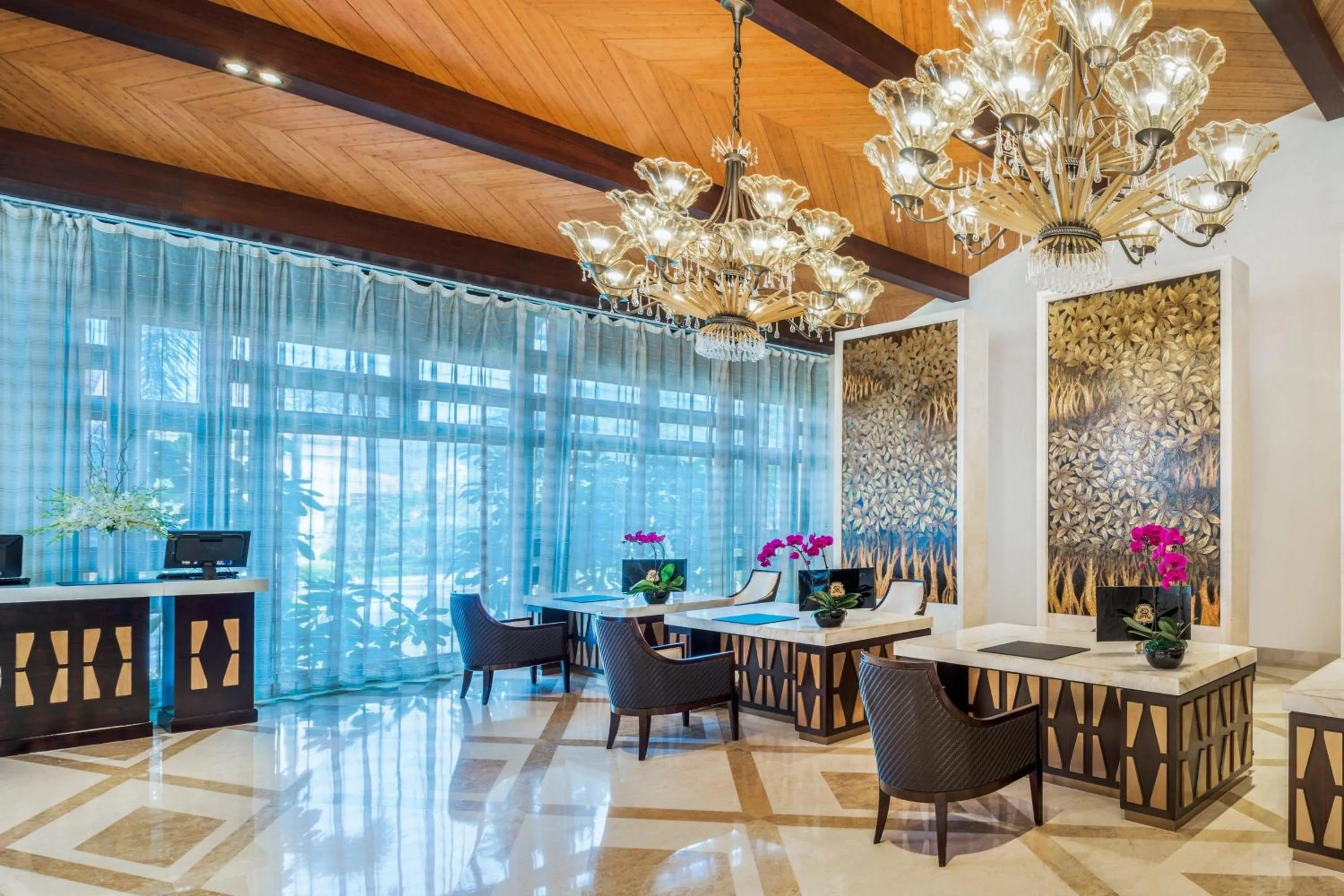 Lobby or reception in The St. Regis Sanya Yalong Bay Resort