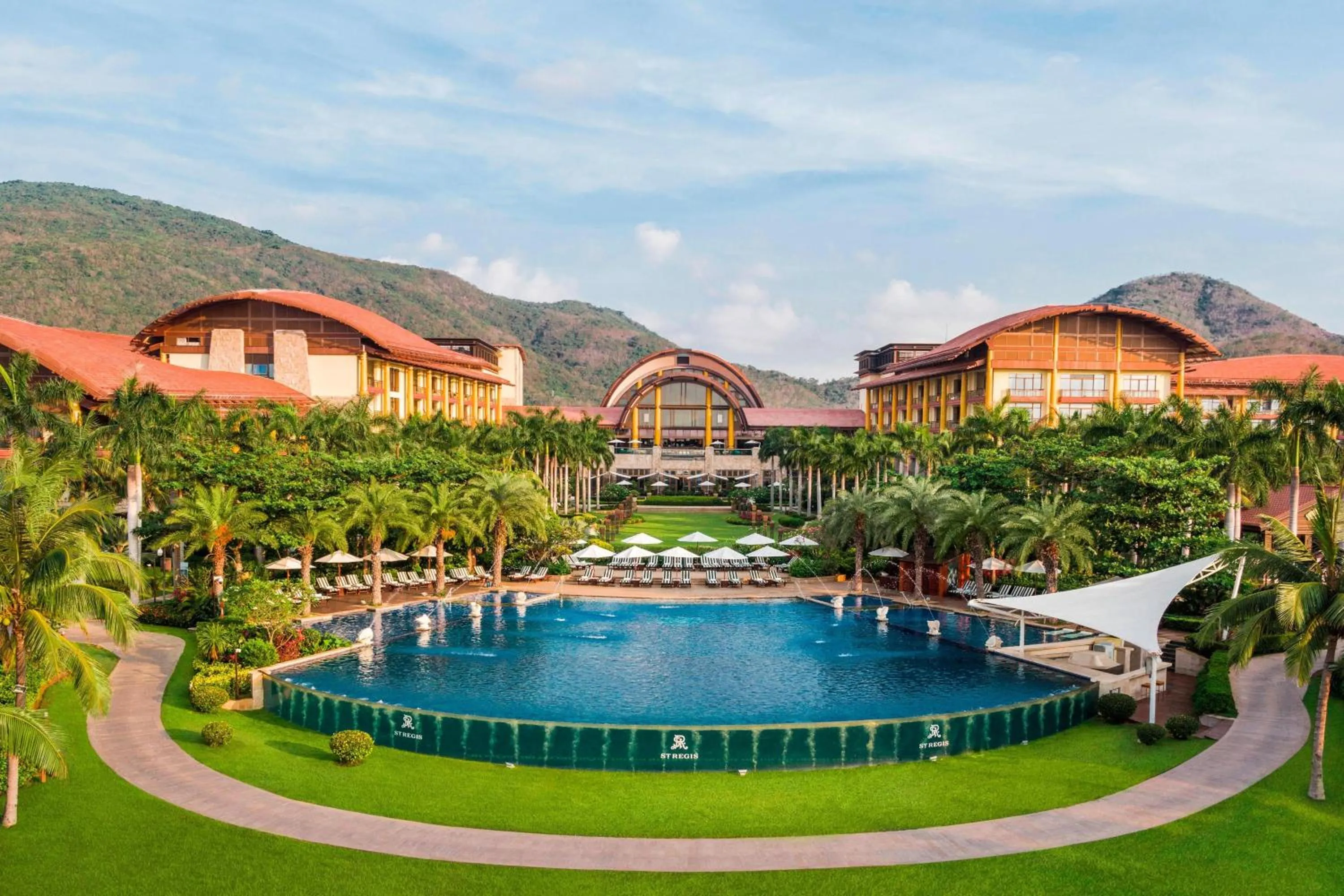 Swimming pool in The St. Regis Sanya Yalong Bay Resort