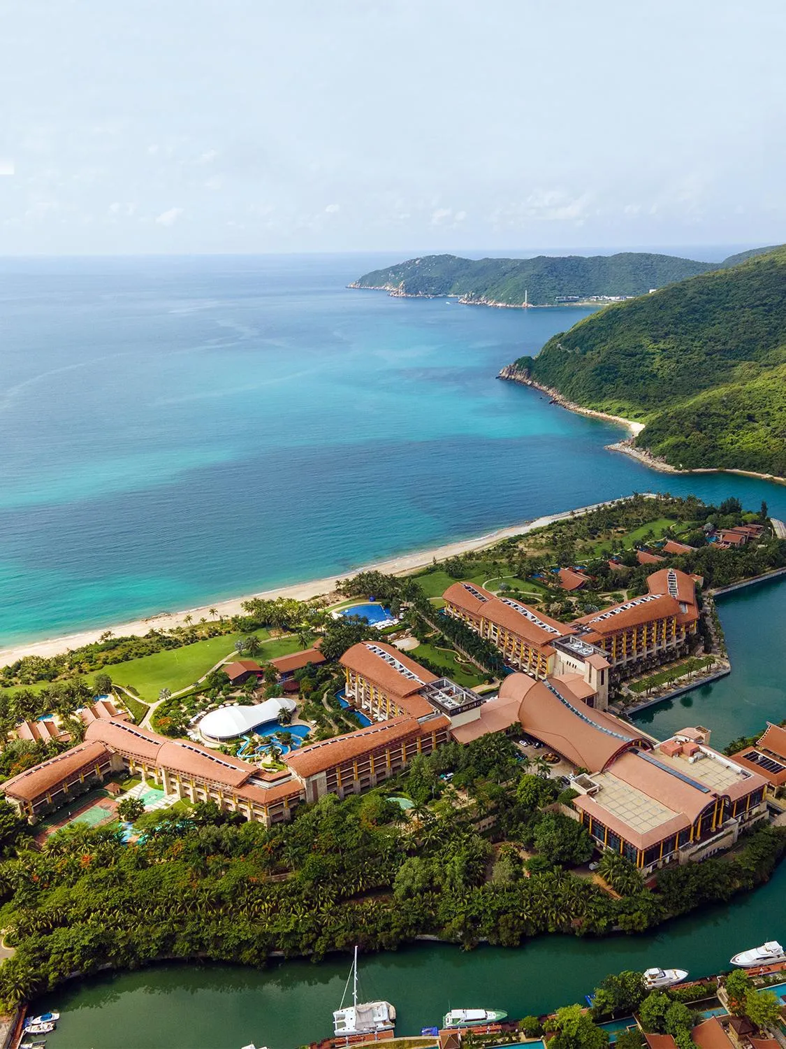 Property building in The St. Regis Sanya Yalong Bay Resort