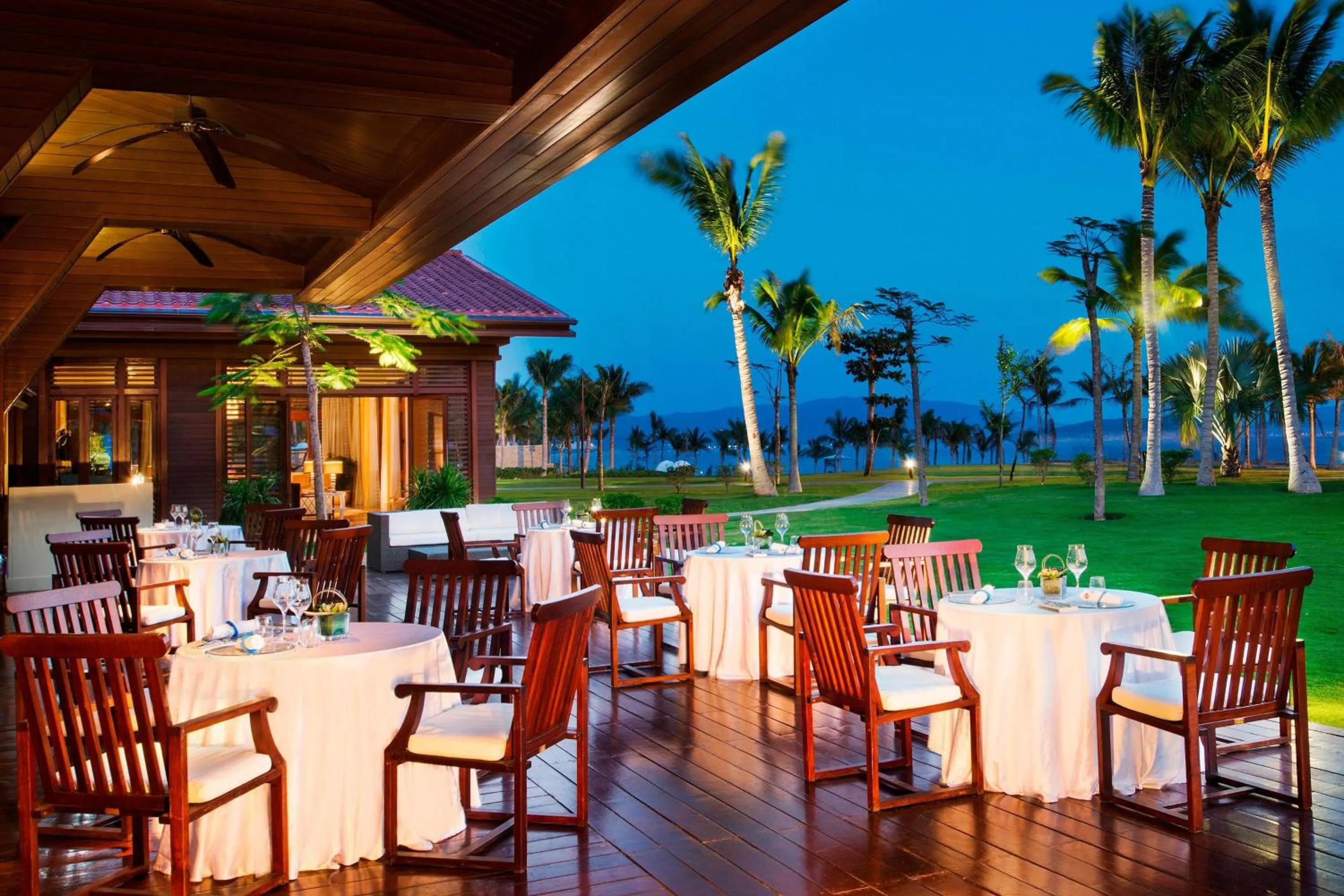 Restaurant/places to eat in The St. Regis Sanya Yalong Bay Resort