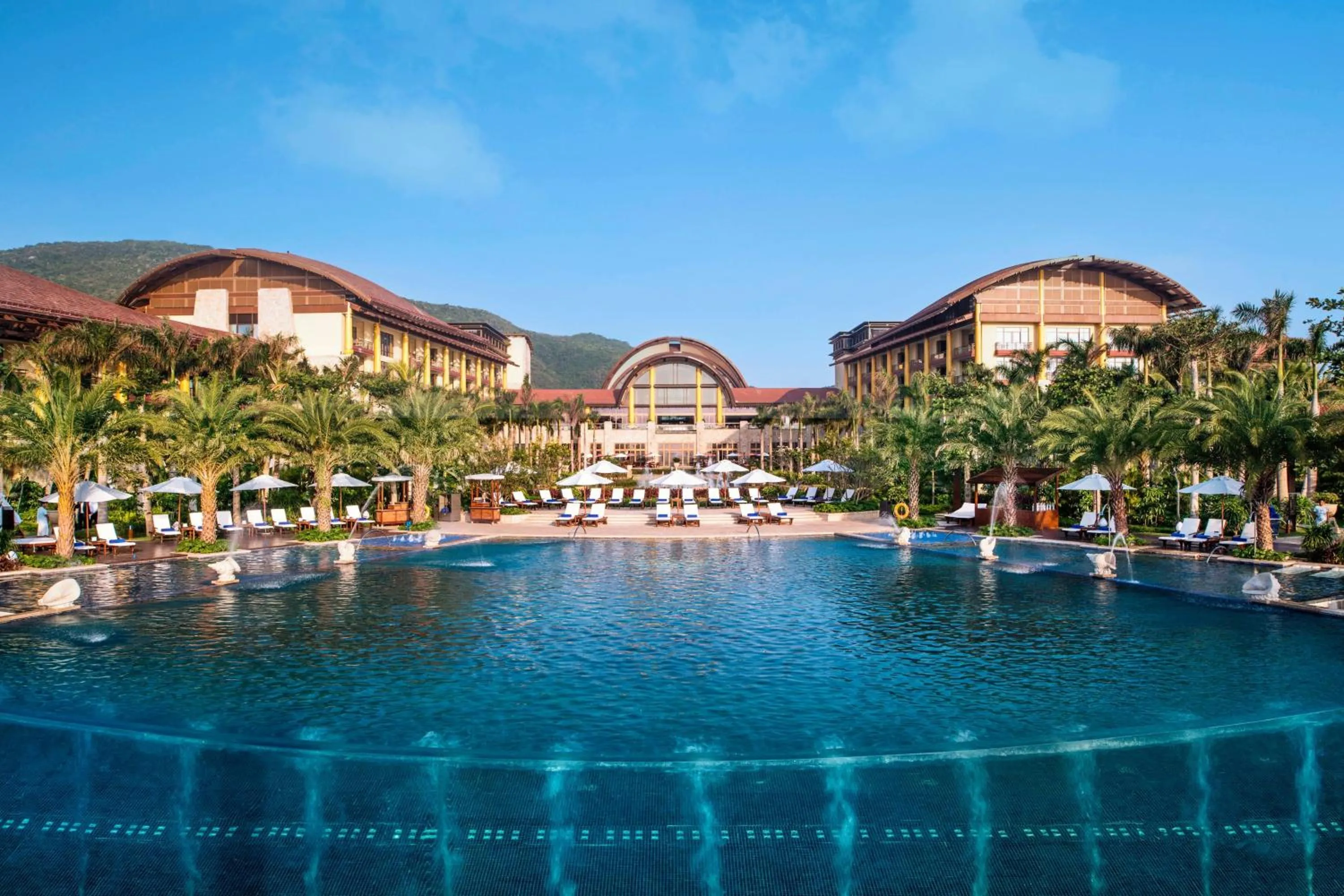 Swimming pool in The St. Regis Sanya Yalong Bay Resort