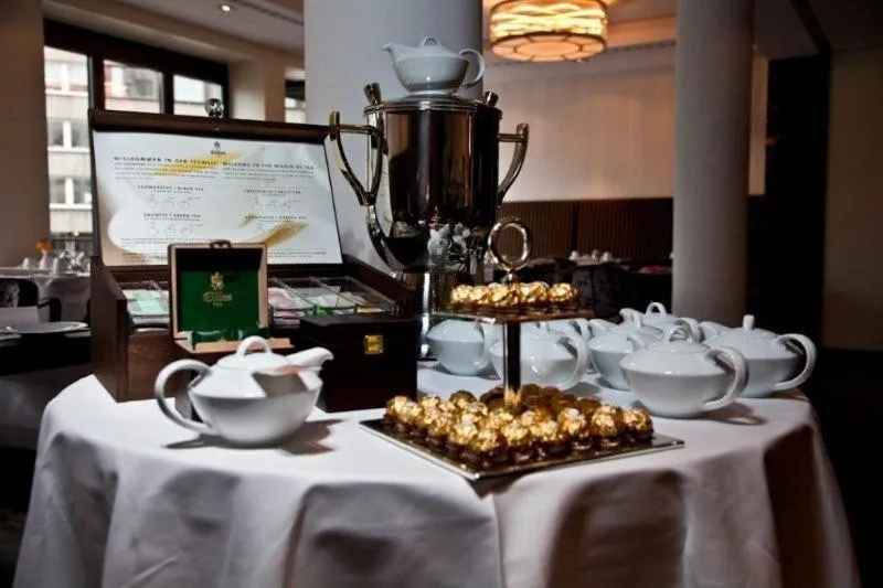 Restaurant/places to eat in Hotel Favor