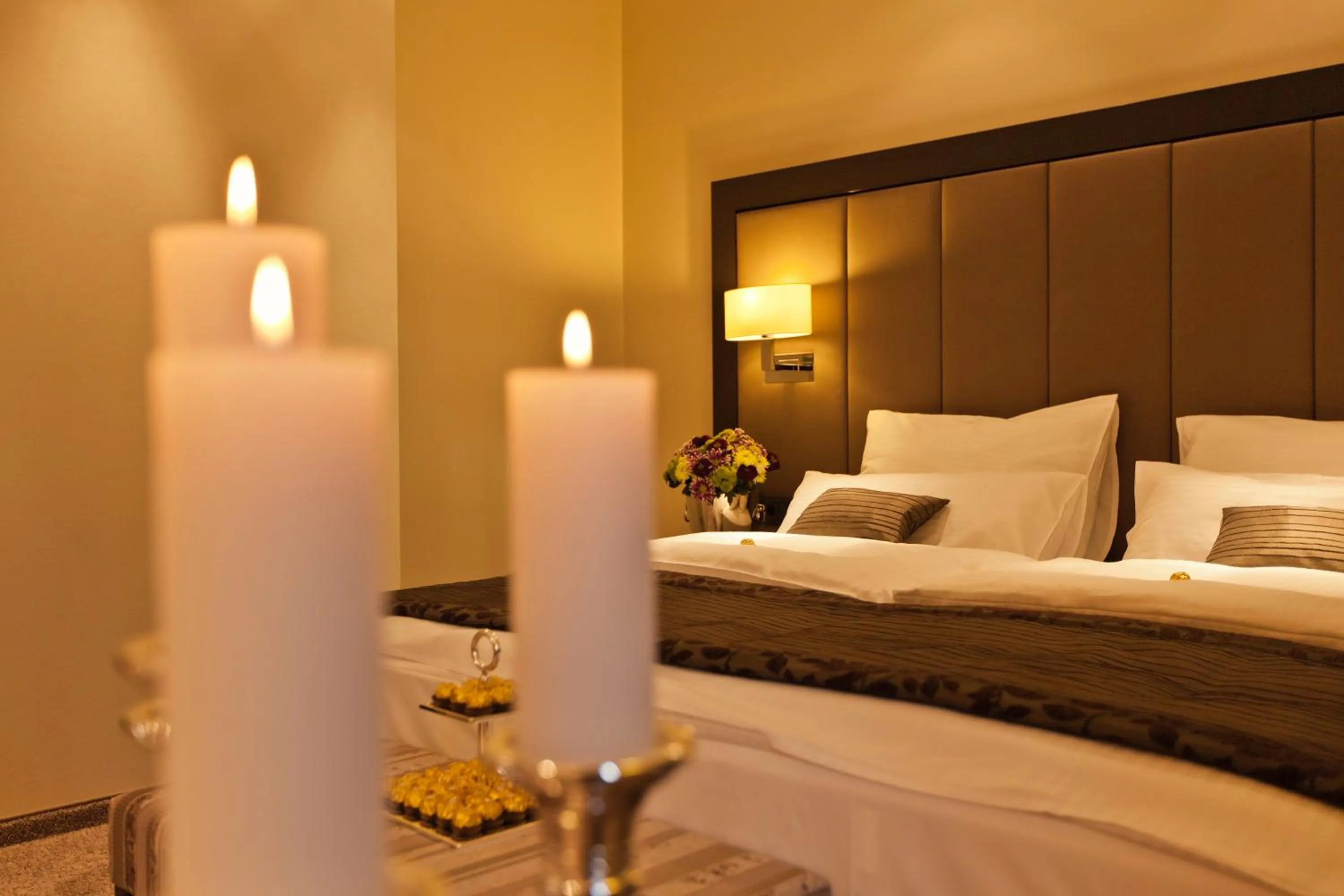 Photo of the whole room, Bed in Hotel Favor