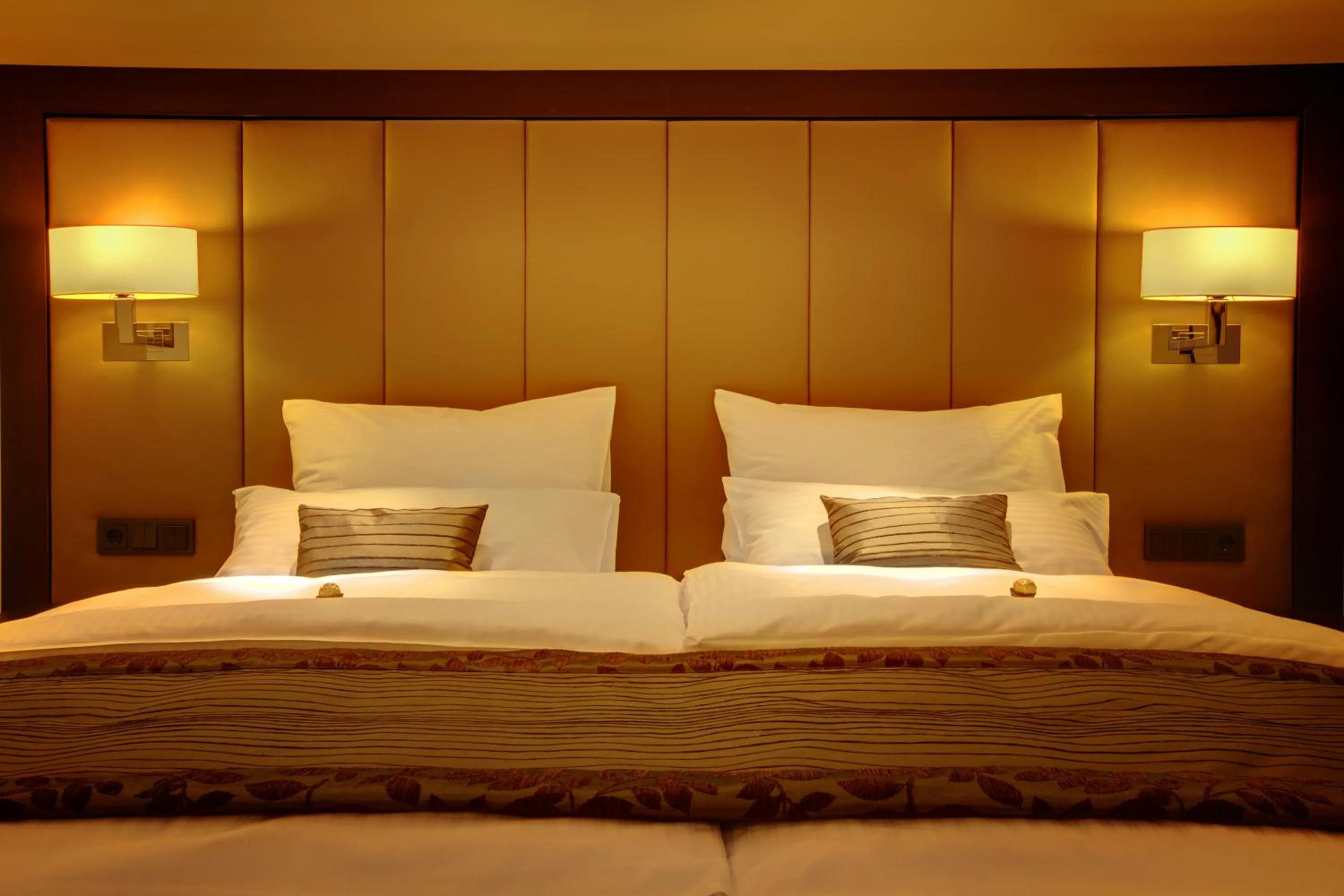 Bedroom, Bed in Hotel Favor