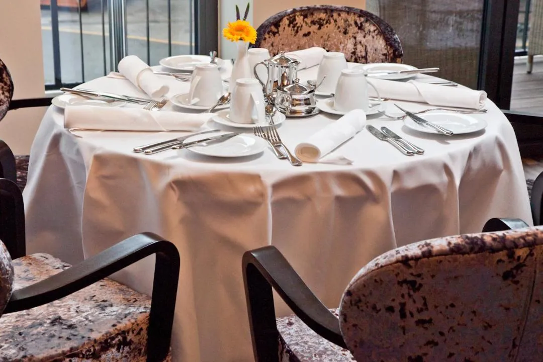 Restaurant/places to eat in Hotel Favor