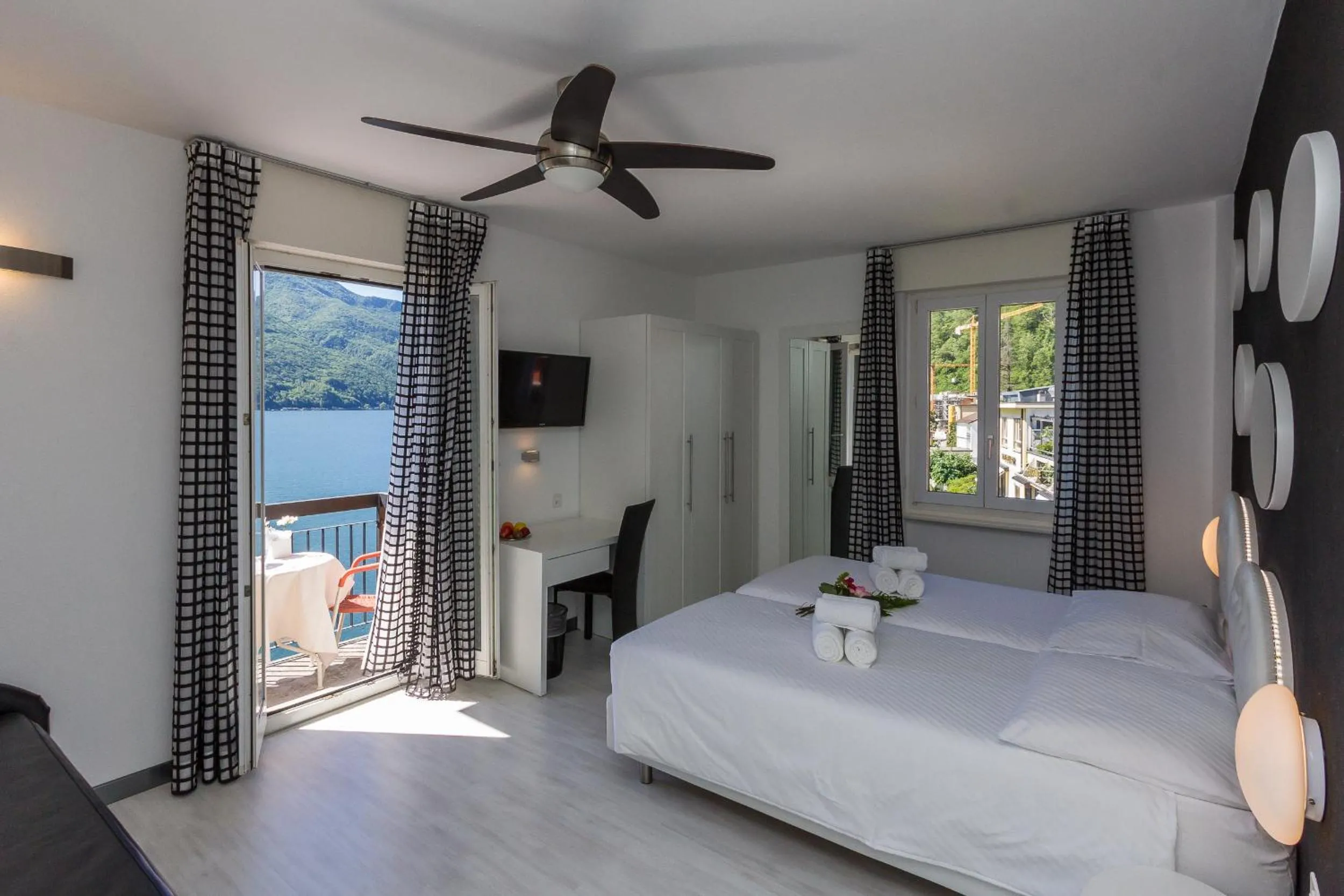 Double with Balcony and Lake View  - single occupancy in Hotel Riviera