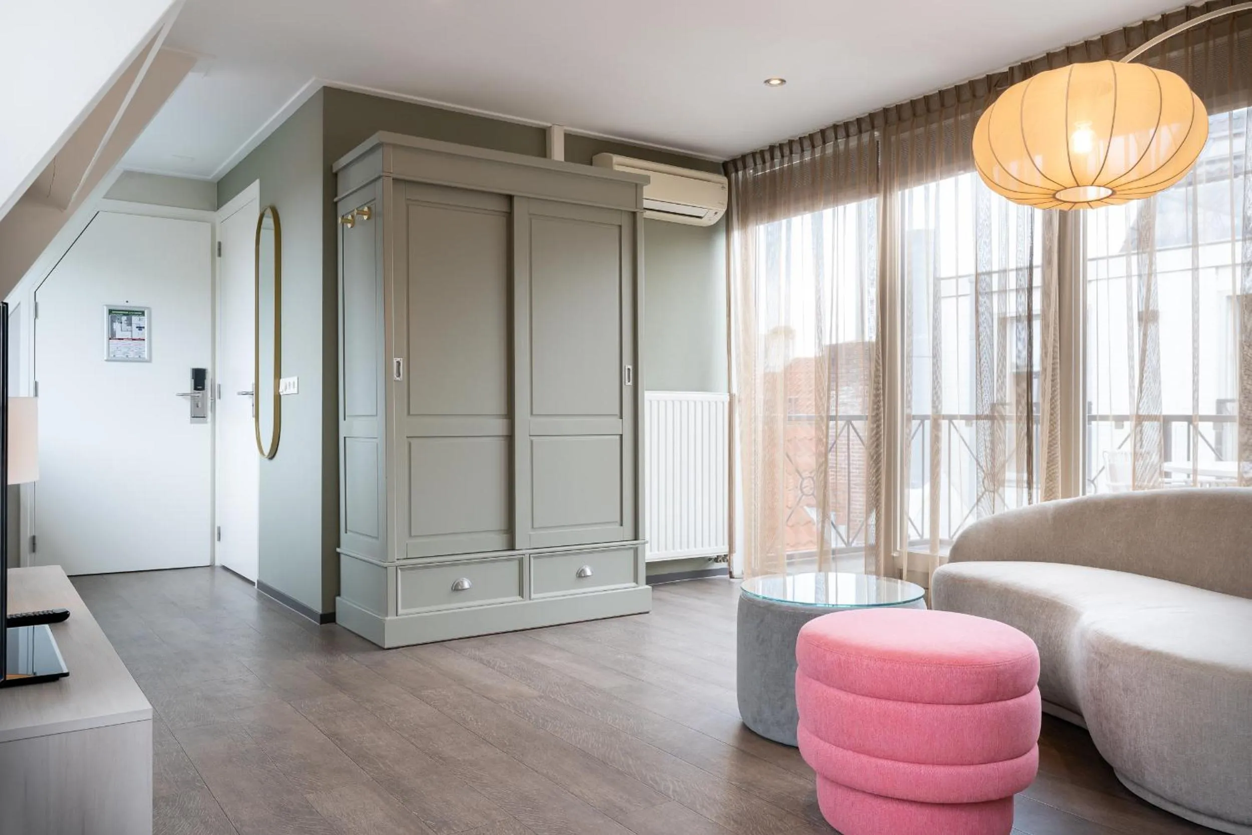 Photo of the whole room in Juuls Domburg