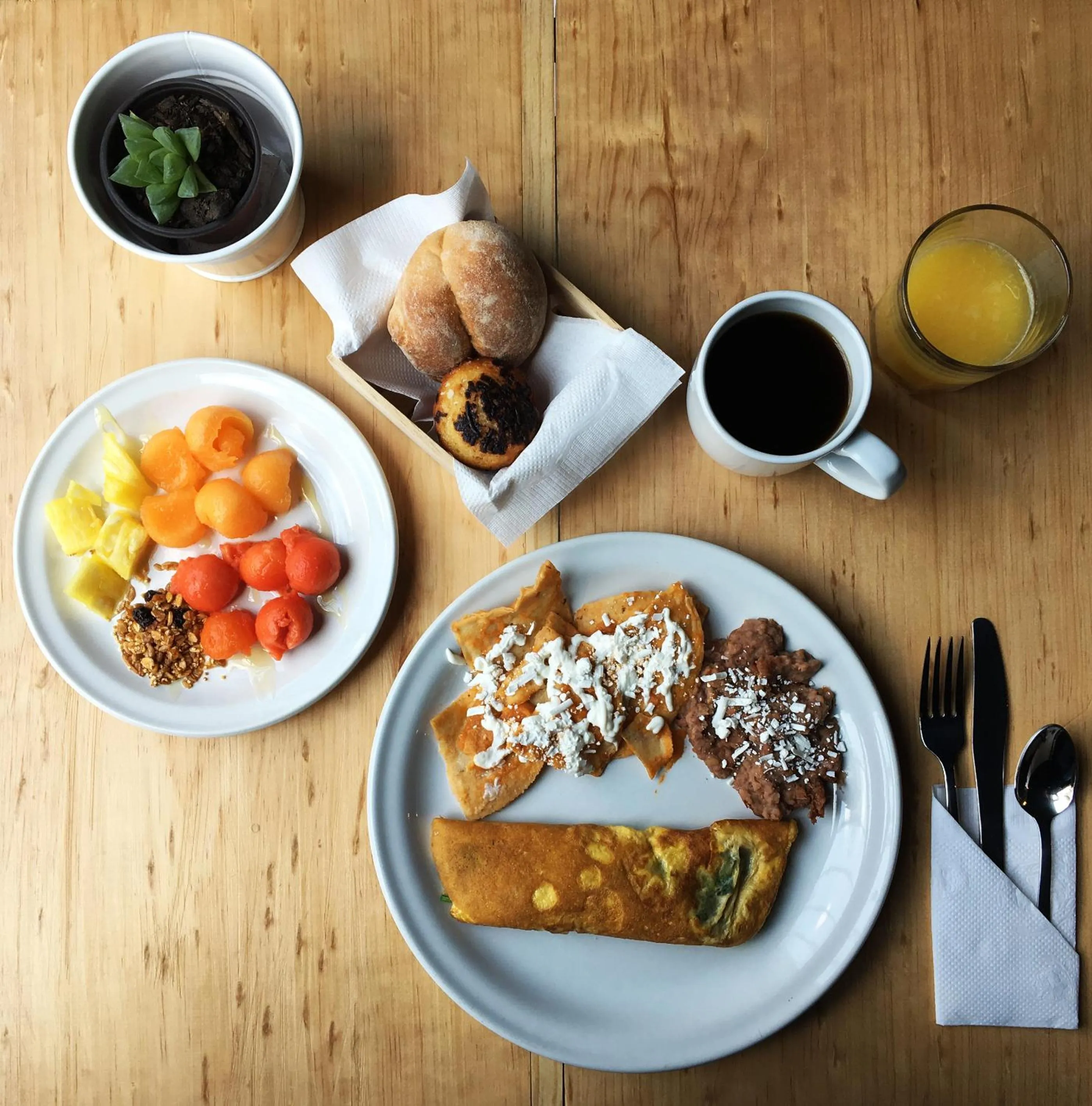 Food and drinks in Romance City Hotel