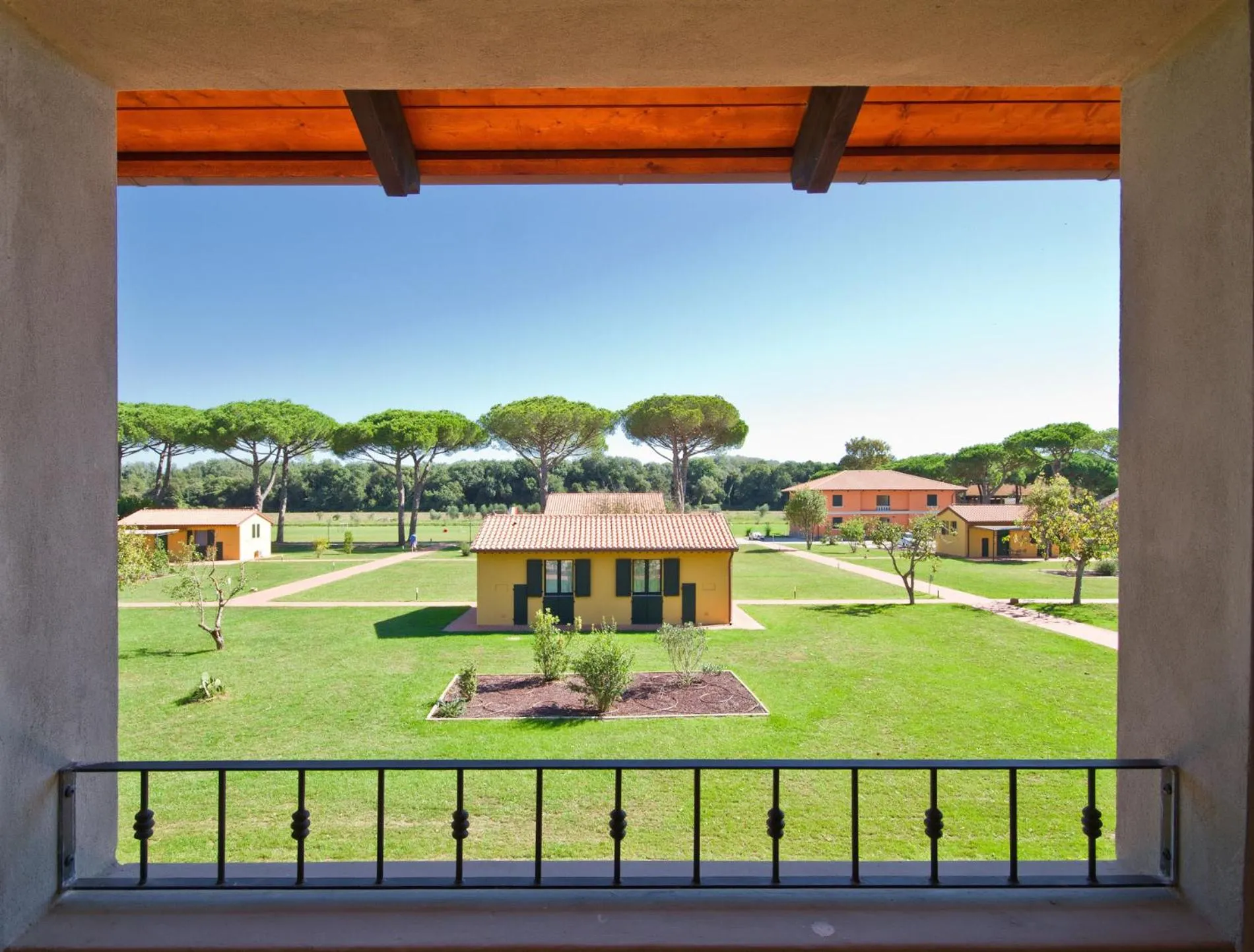 Garden view in La Fattoria di Tirrenia