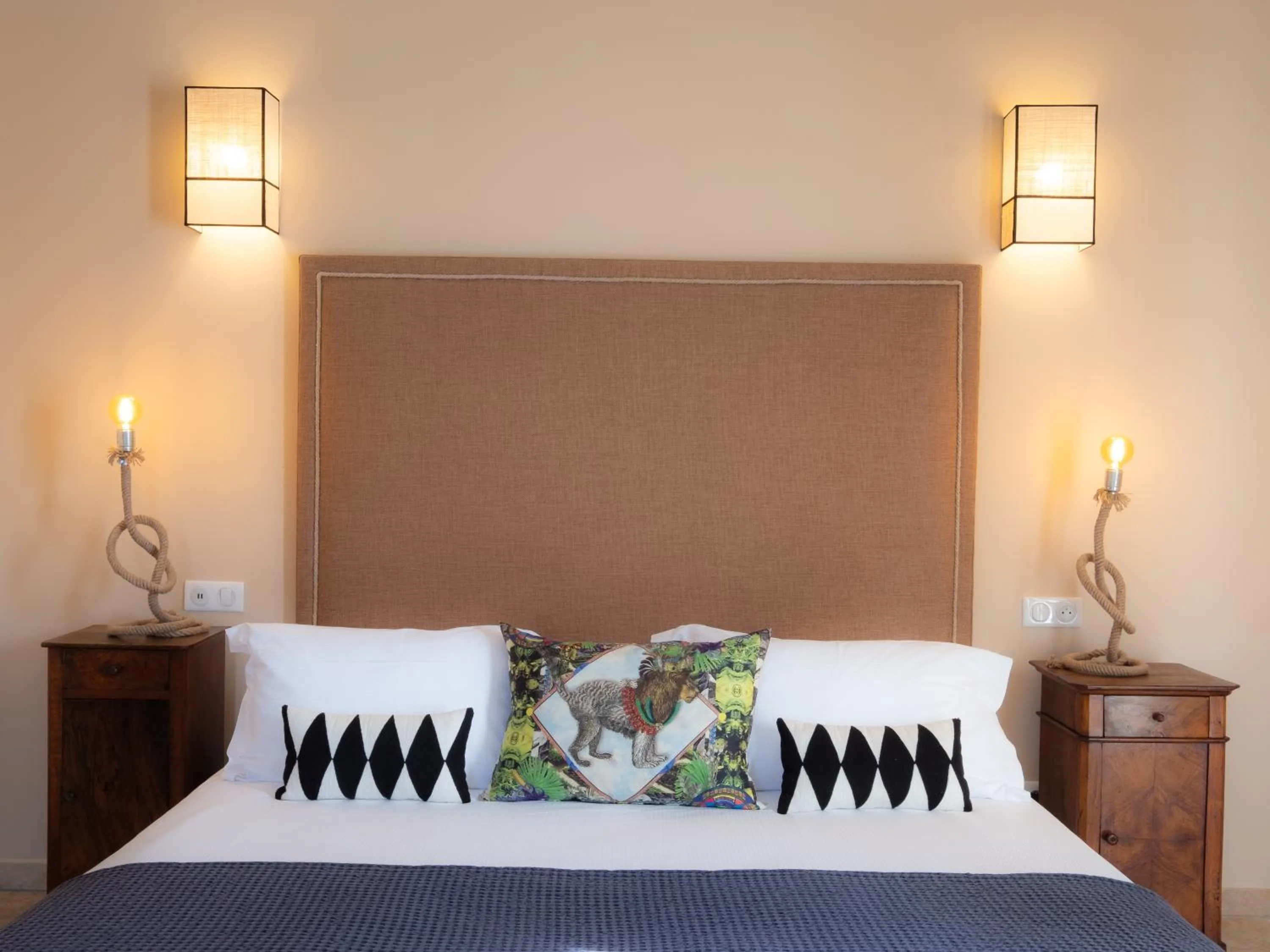 Shower, Bed in Hôtel La Dimora & Spa