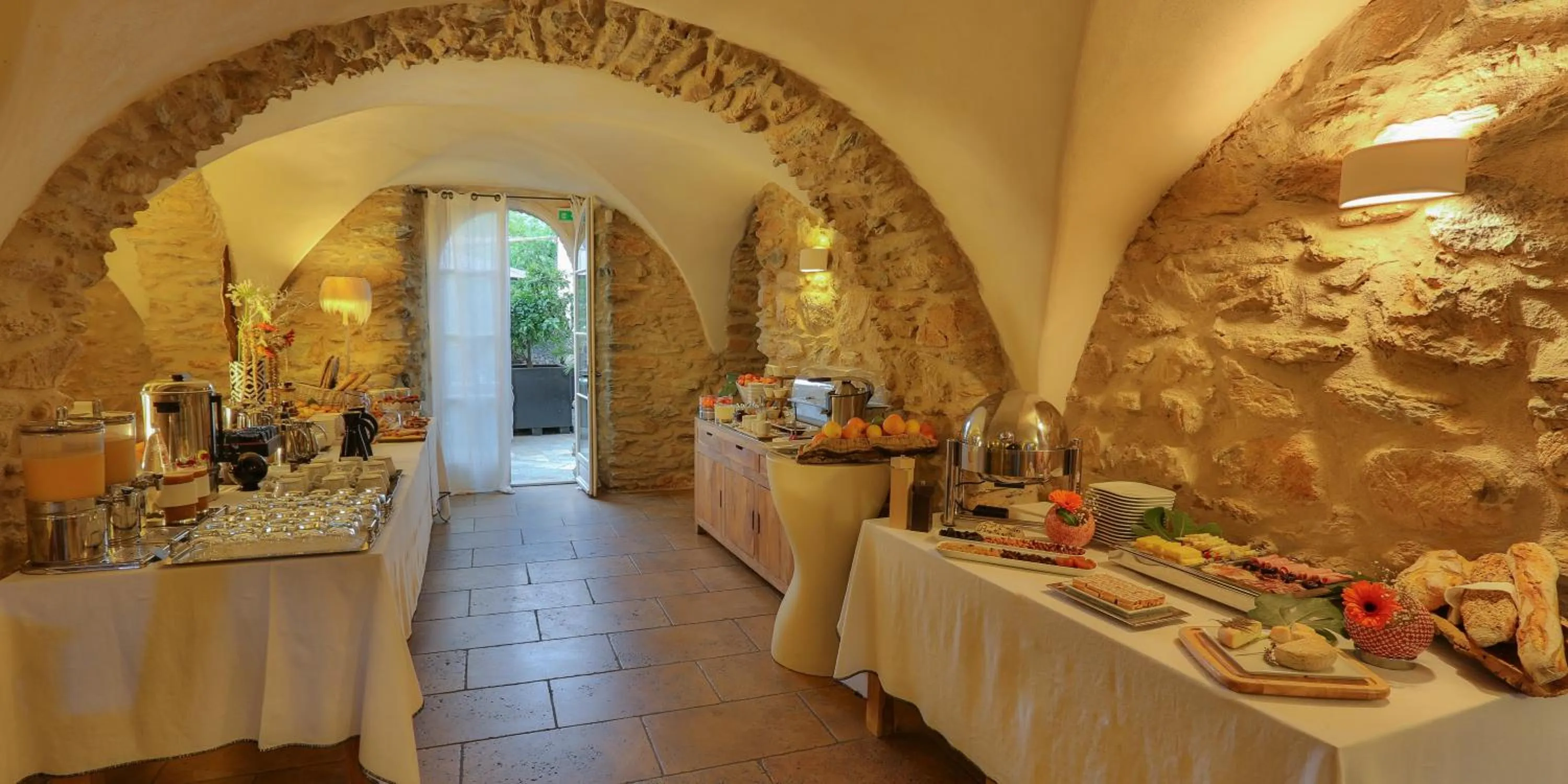 Restaurant/places to eat in Hôtel La Dimora & Spa