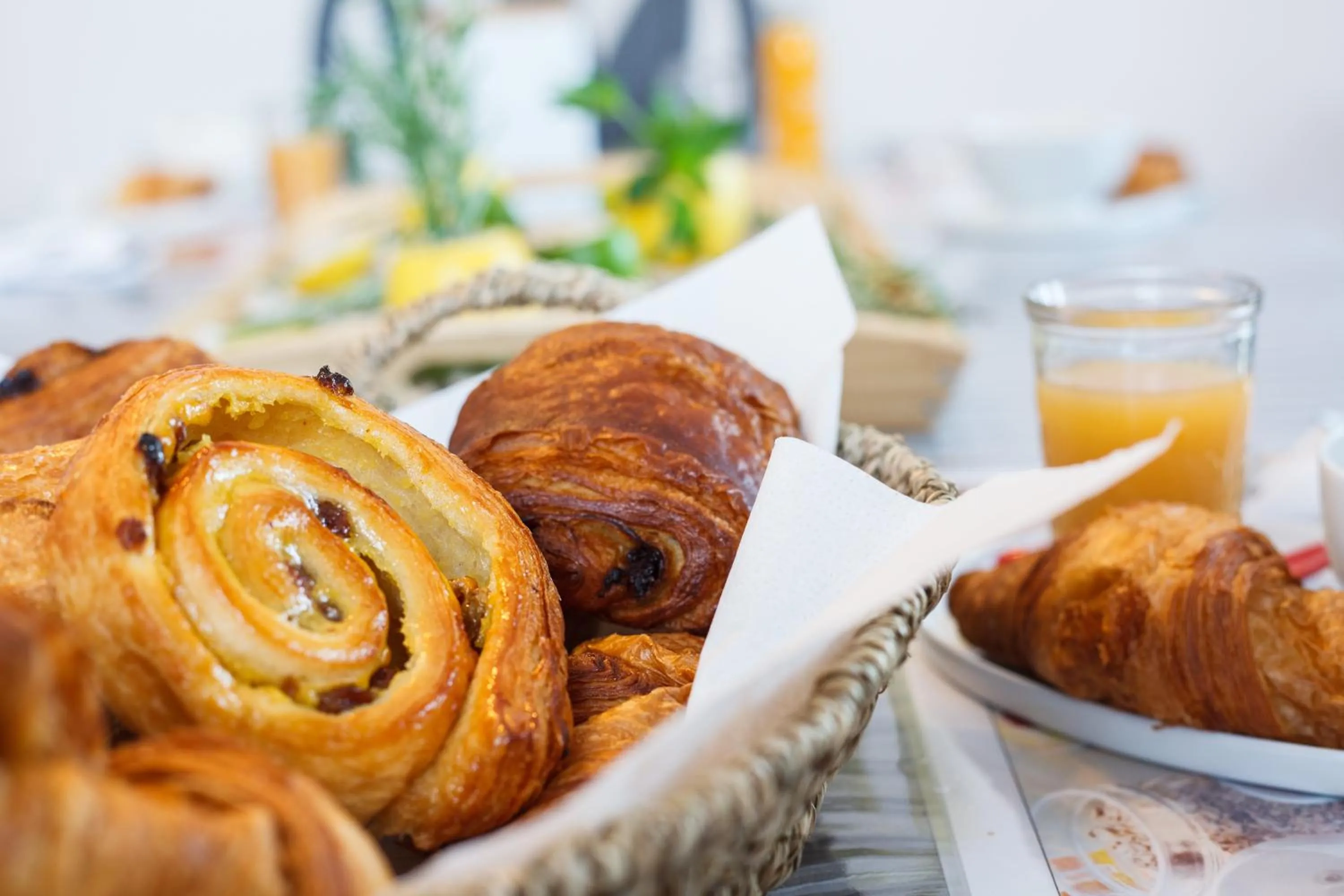 Continental breakfast in Les villas du triangle - chambres d'hôtes