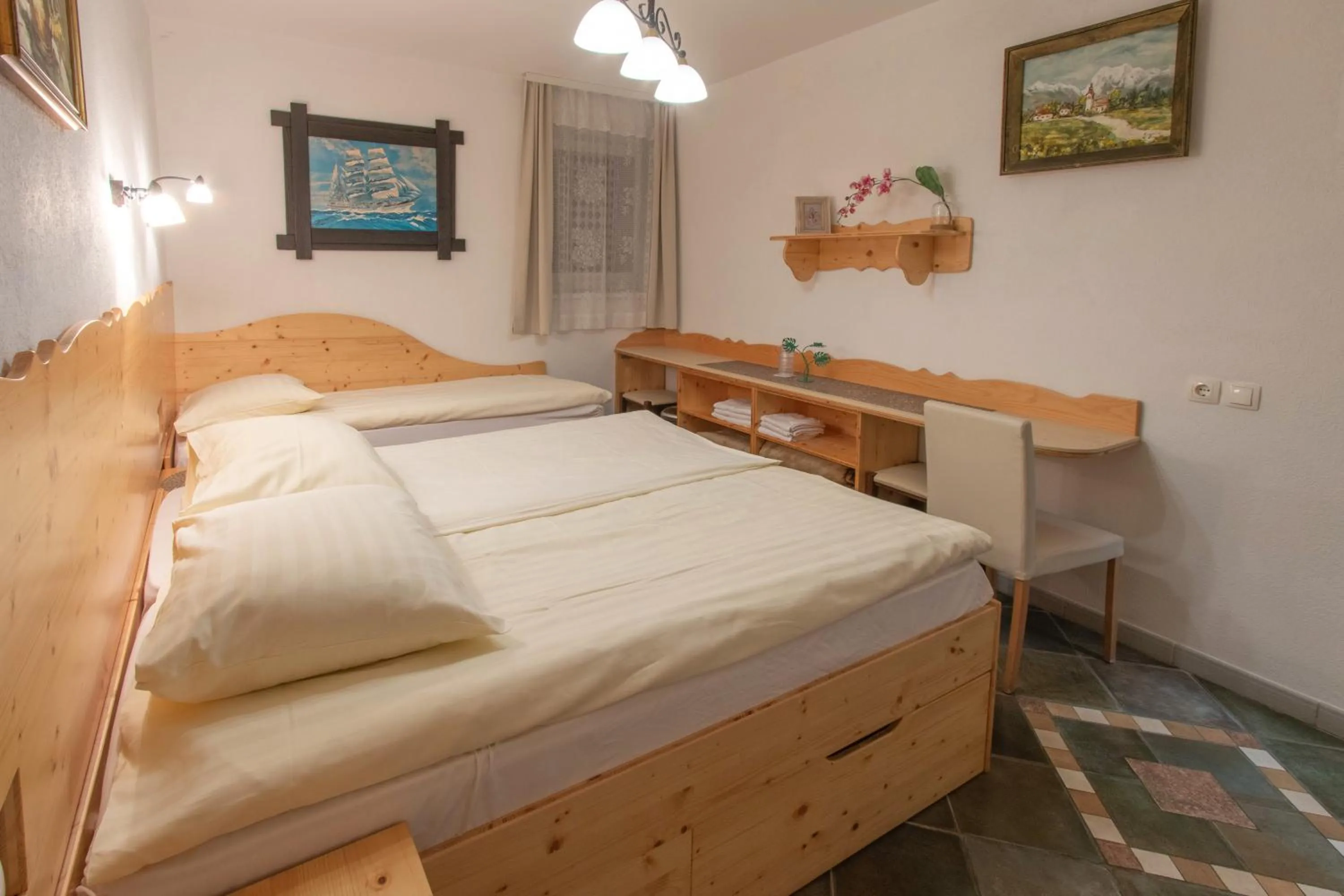 Bed in Mama's House 7min from Airport