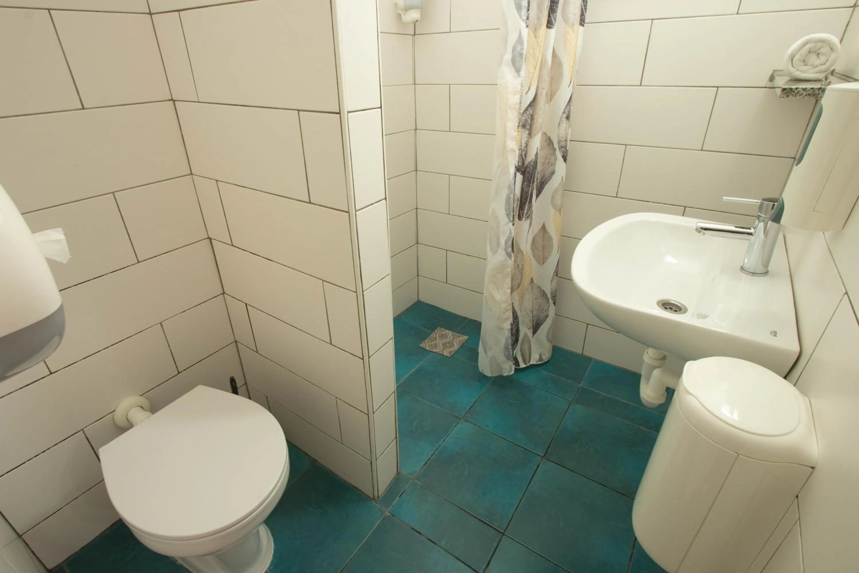 Shower in Mama's House 7min from Airport
