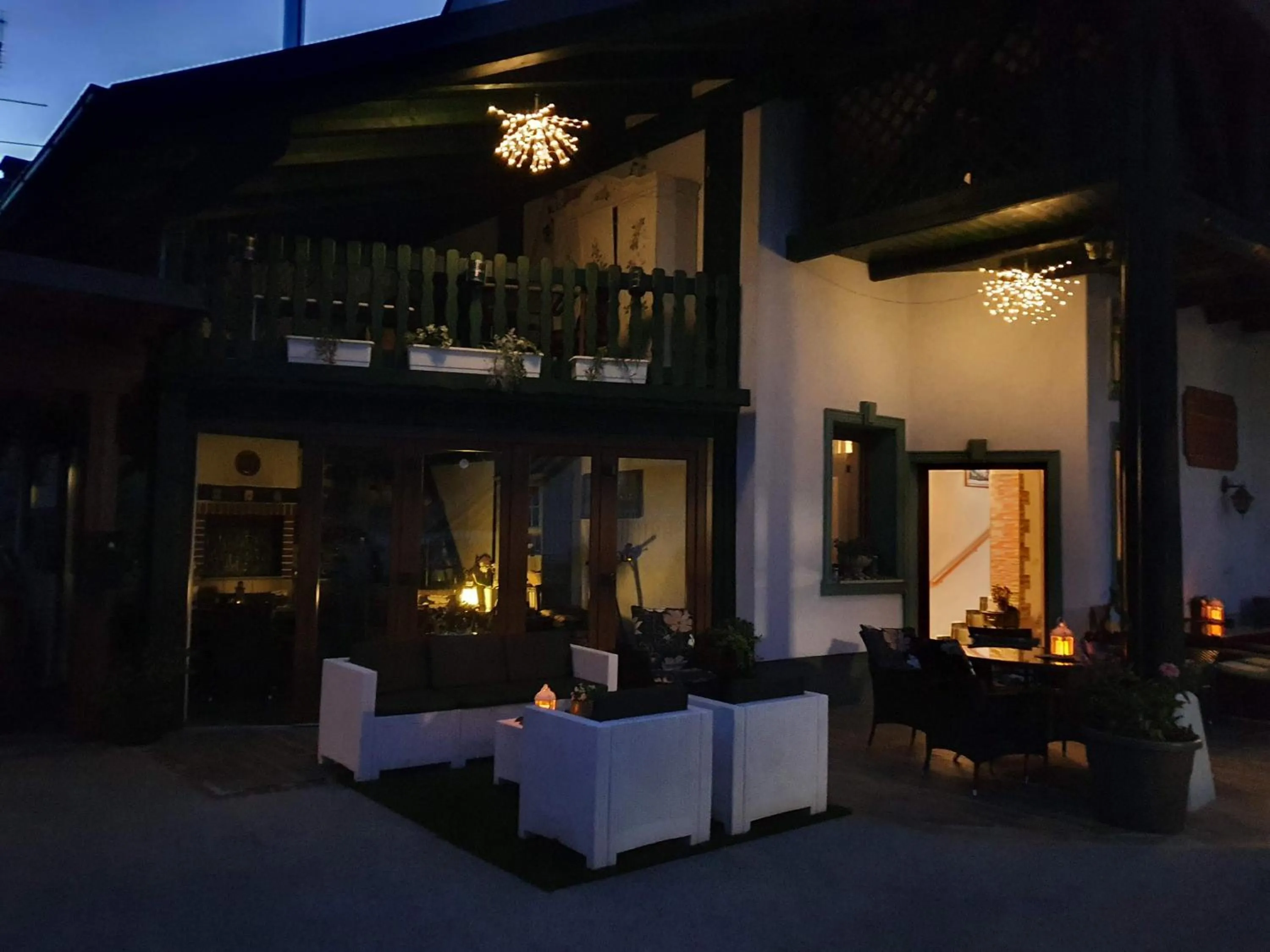 Property building in Mama's House 7min from Airport