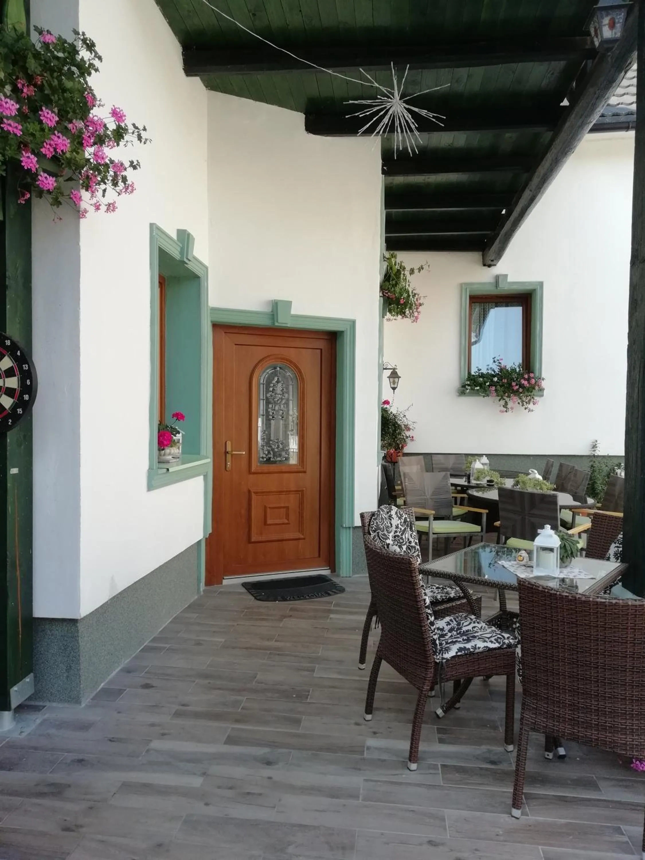 Balcony/Terrace in Mama's House 7min from Airport