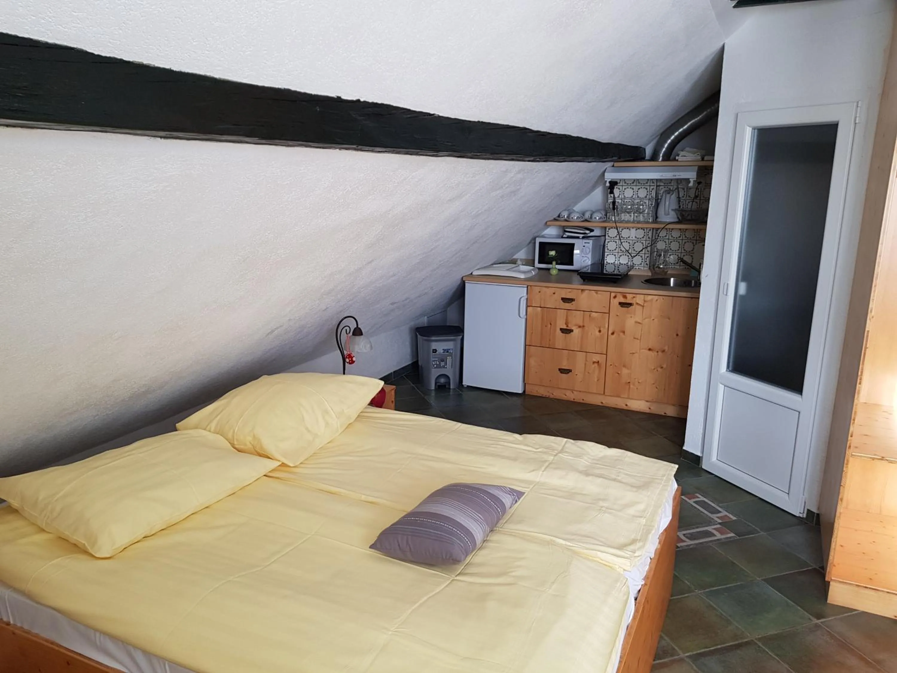 Kitchen or kitchenette, Bed in Mama's House 7min from Airport