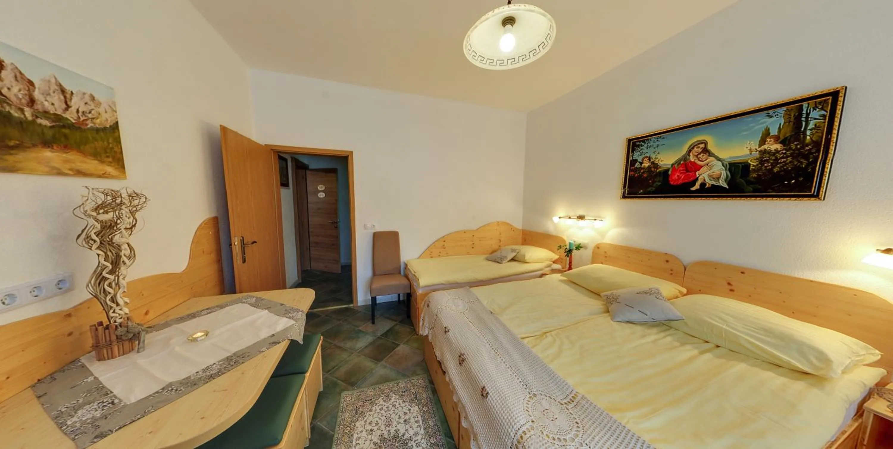 Bed in Mama's House 7min from Airport