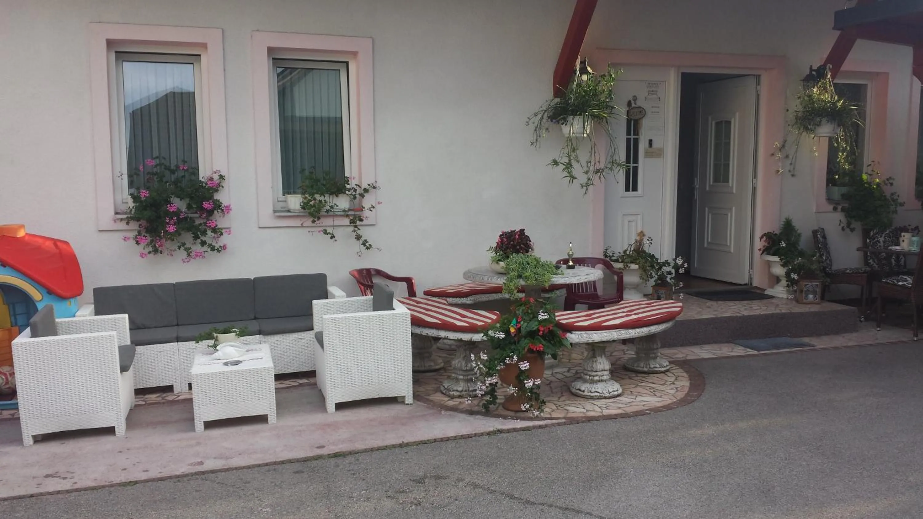 Lobby or reception in Mama's House 7min from Airport