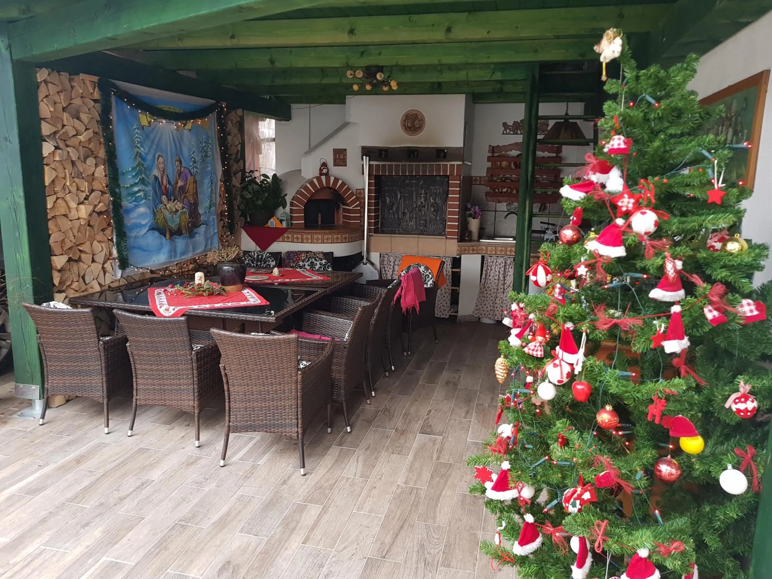 Patio in Mama's House 7min from Airport