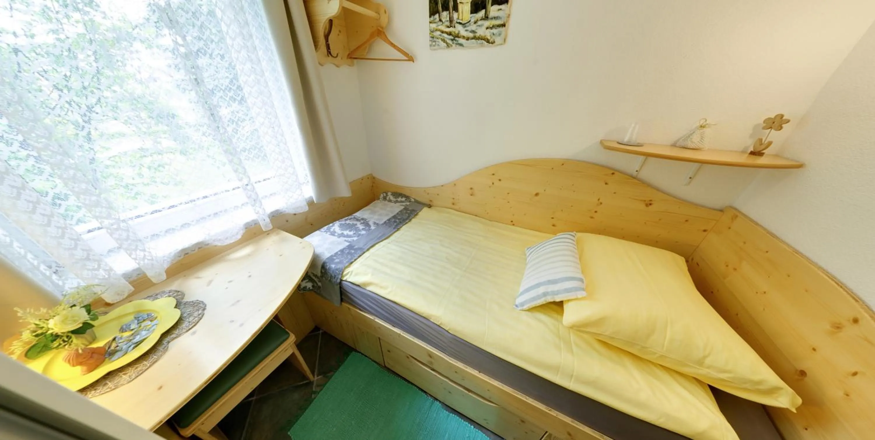 Bed in Mama's House 7min from Airport