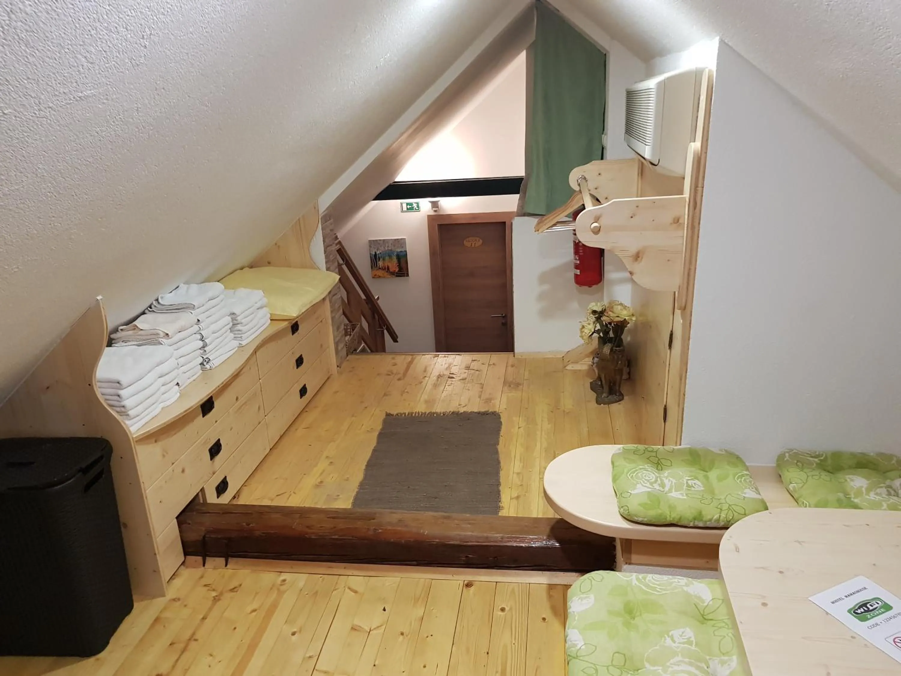 Day, Bed in Mama's House 7min from Airport