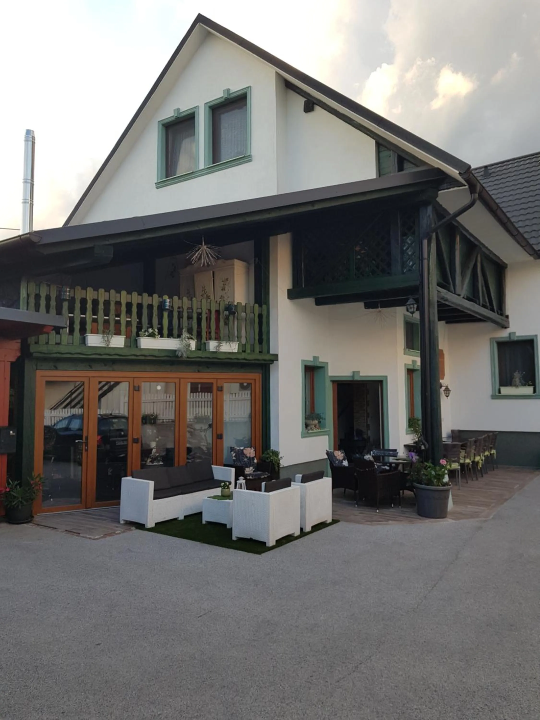 Property building in Mama's House 7min from Airport