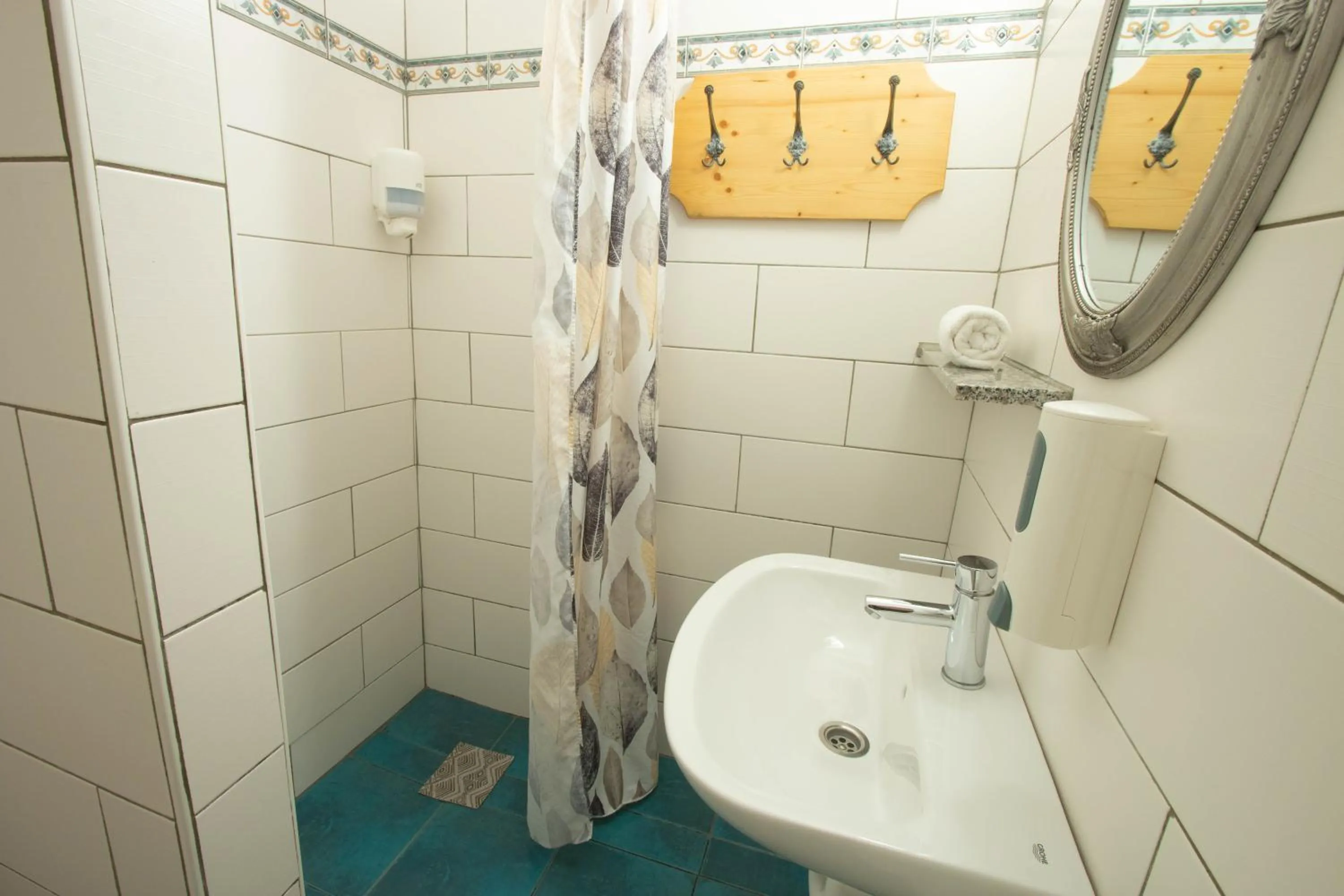 Shower in Mama's House 7min from Airport