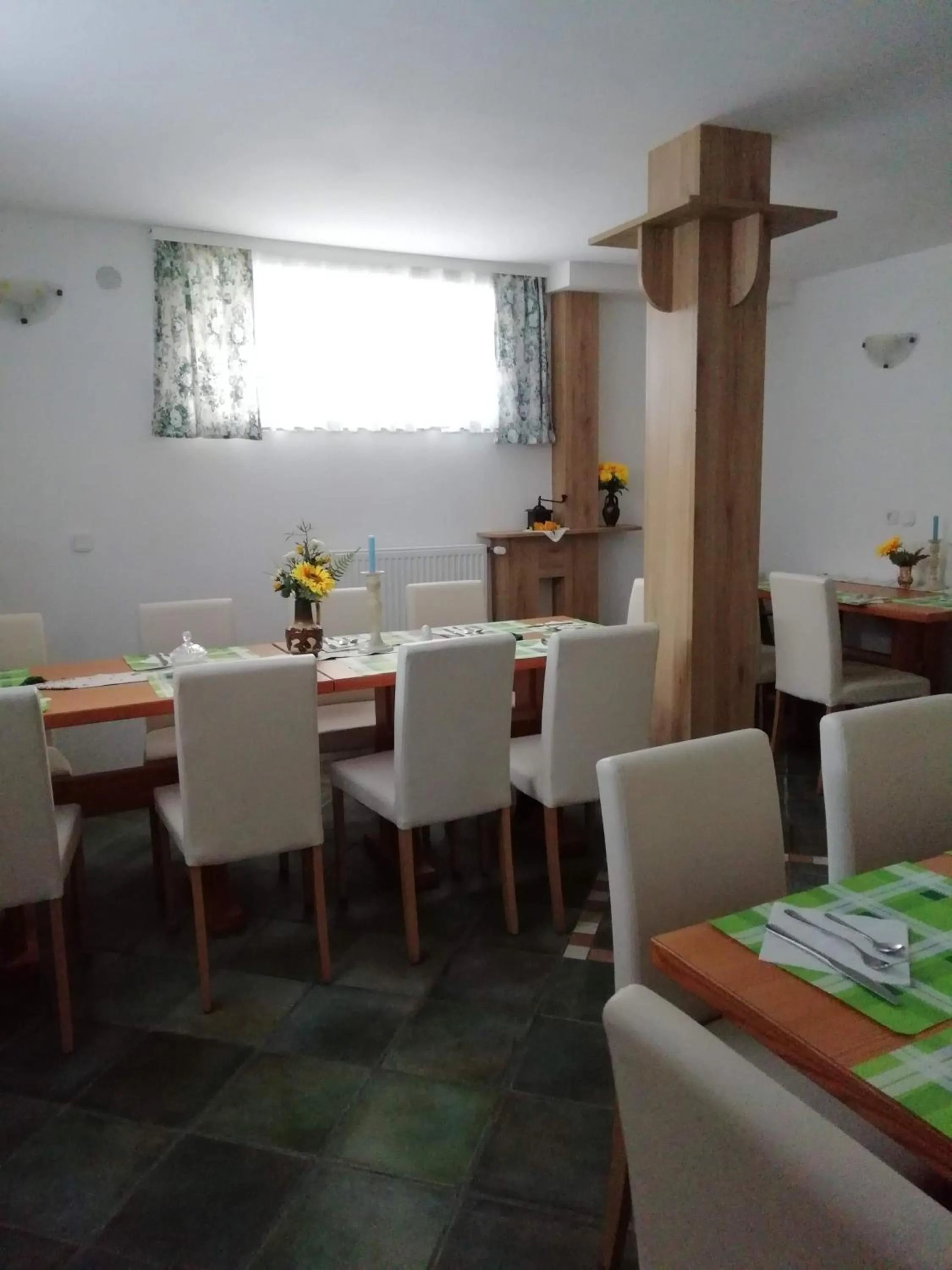 Restaurant/places to eat in Mama's House 7min from Airport